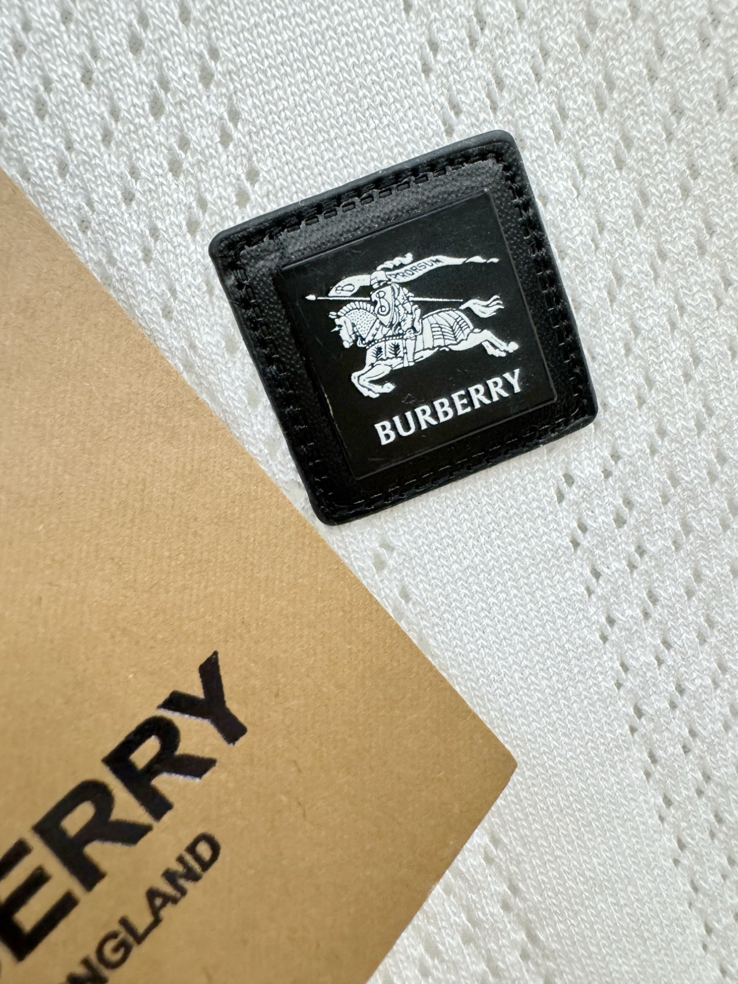 BURBERRY巴宝莉 2026春夏新品针织短袖，进口针织面料，手感柔软。顶级进口私货，时尚设计潮流短袖