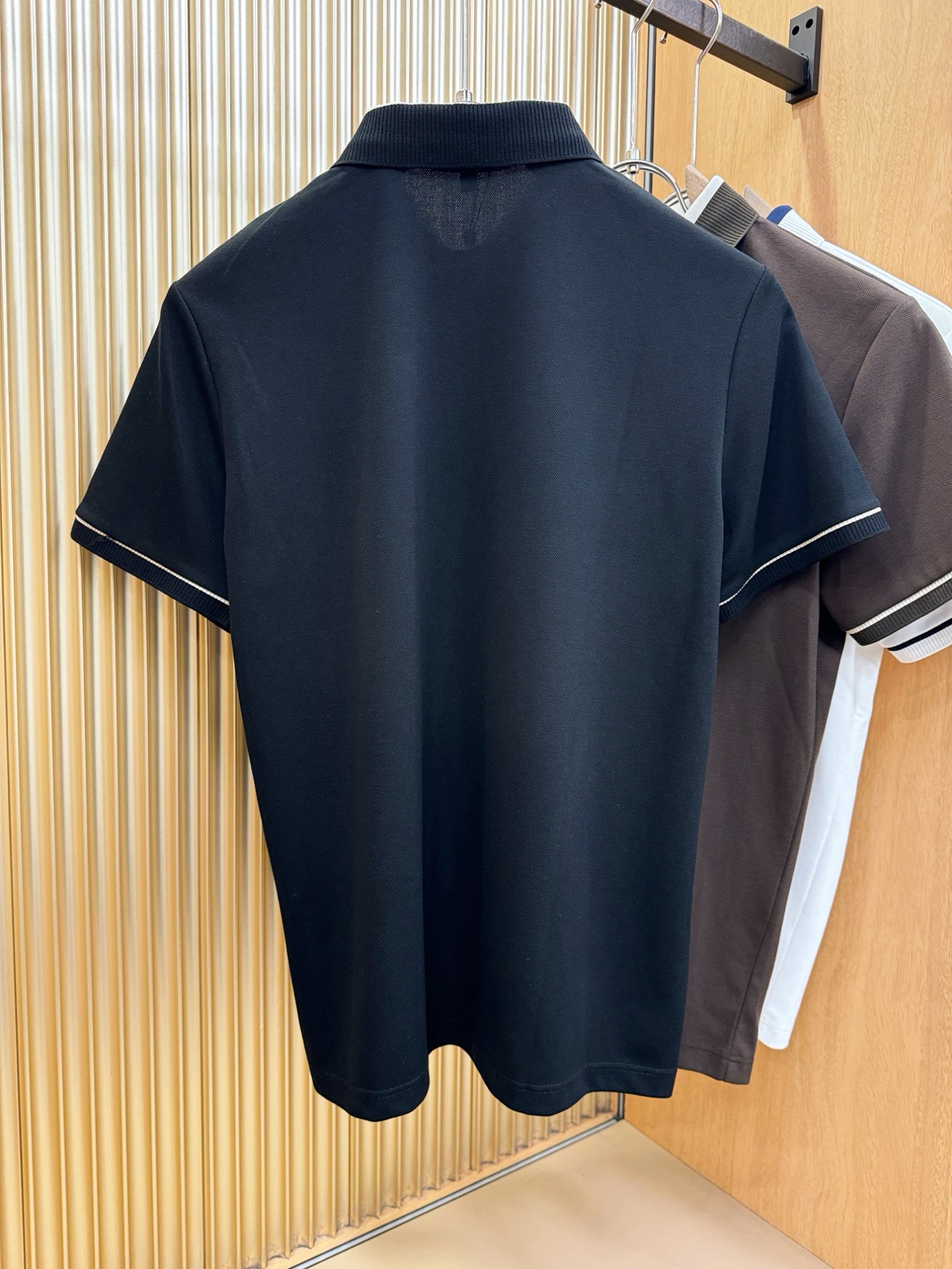 LOEWE罗意威 2026春夏新款首发专柜最新款翻领短袖，丝光珠地棉面料，高端订制 设计前卫时尚！品牌l
