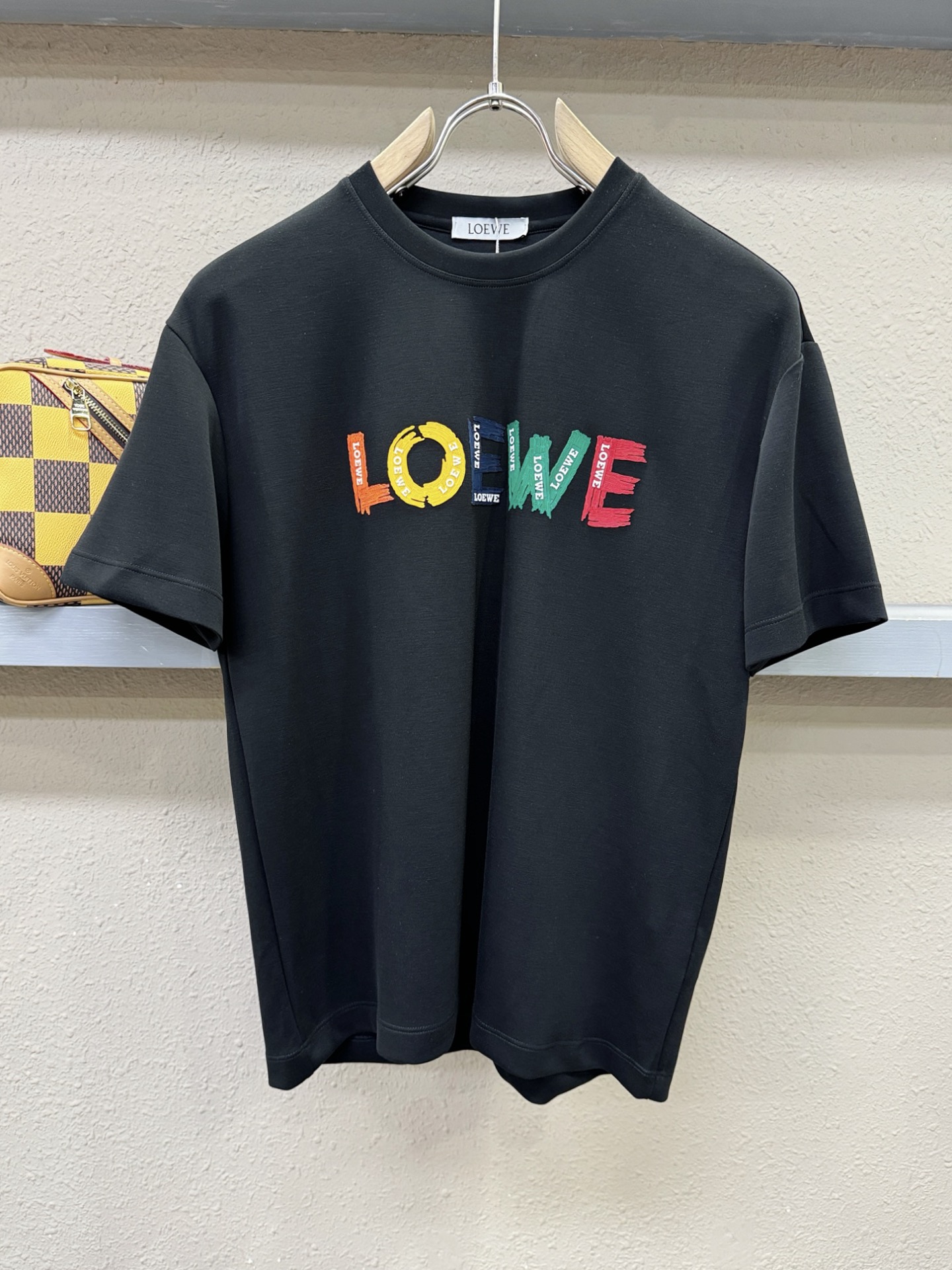 套装 LOEWE罗意威 2026新款休闲套装，细节精致高级，高级感满满。定制高端面料，上身挺括有型，舒适