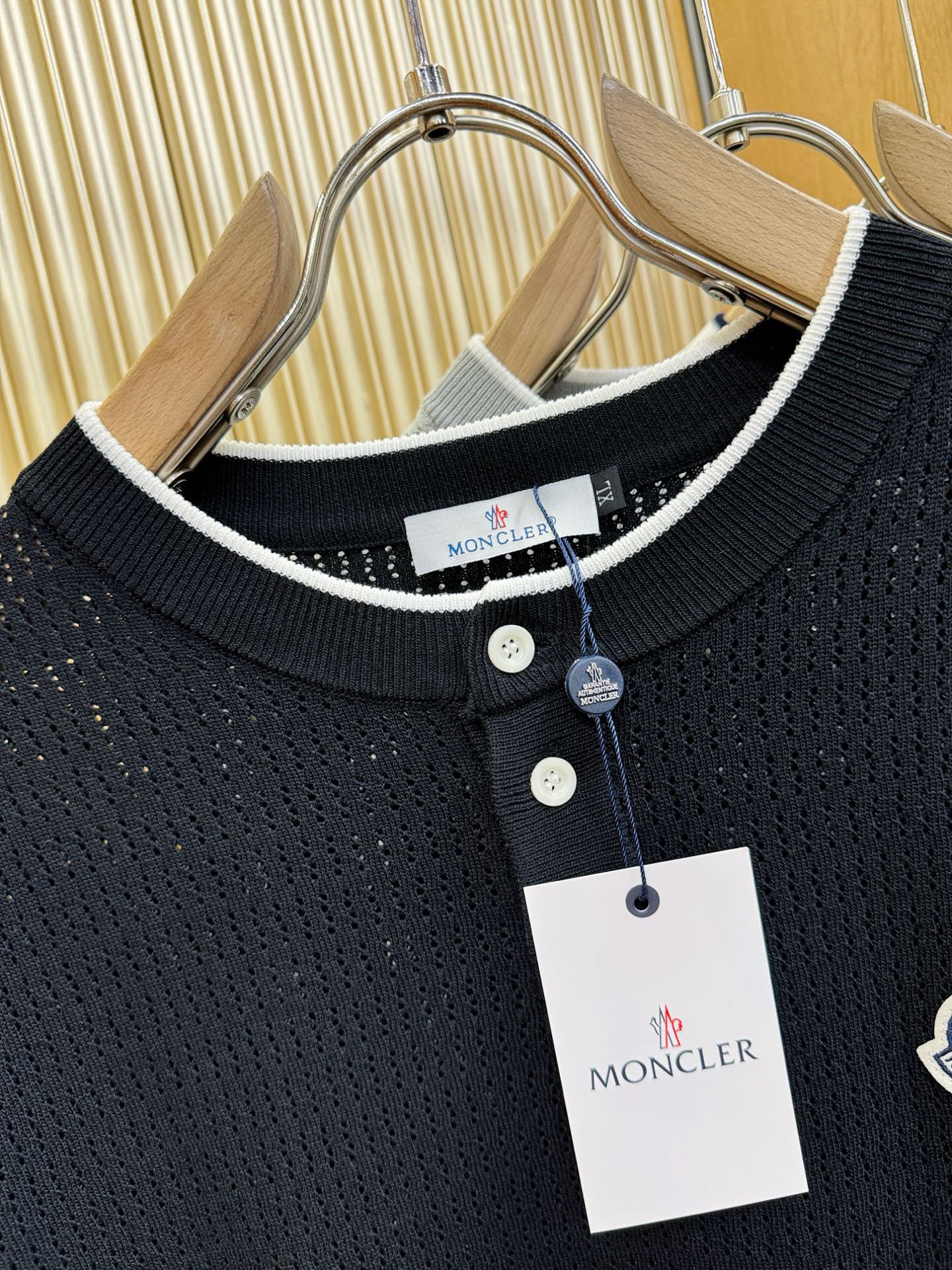 Moncler蒙口 2026春夏新品针织短袖，针织面料，手感柔软。顶级进口私货，时尚设计潮流短袖针织衫，不失奢华 品质毋
