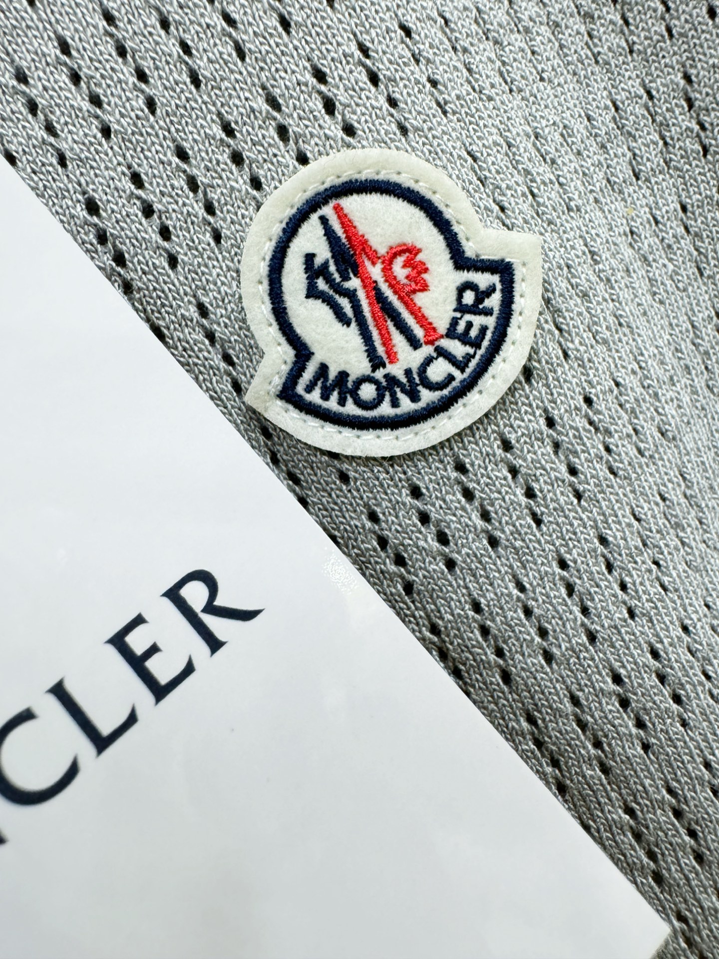 Moncler蒙口 2026春夏新品针织短袖，针织面料，手感柔软。顶级进口私货，时尚设计潮流短袖针织衫，不失奢华 品质毋