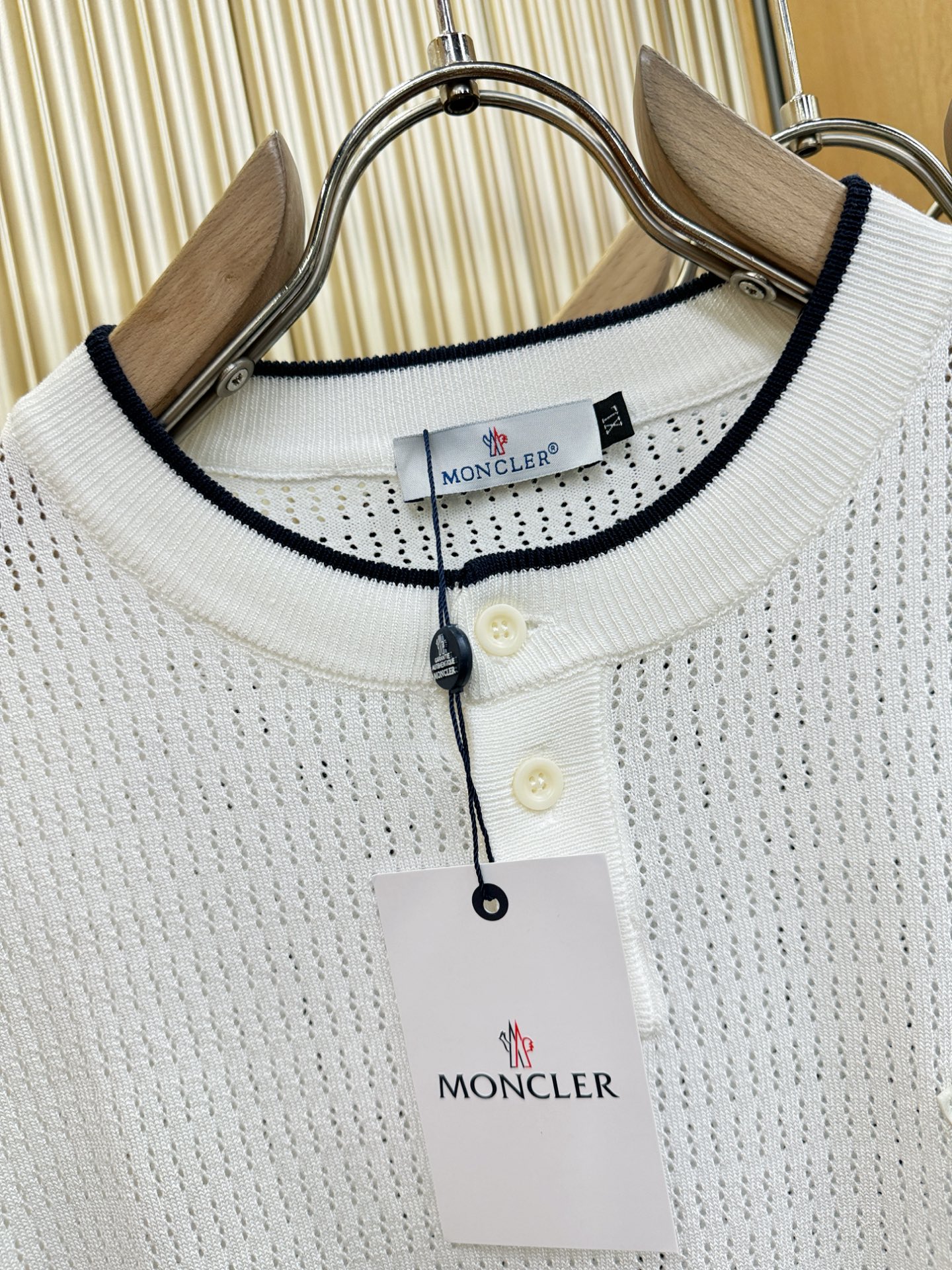 Moncler蒙口 2026春夏新品针织短袖，针织面料，手感柔软。顶级进口私货，时尚设计潮流短袖针织衫，不失奢华 品质毋