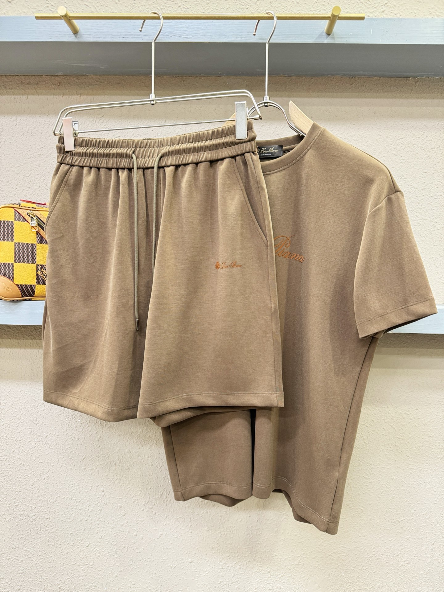 套装 Loro Piana诺悠翩雅 2026新款休闲套装，细节精致高级，高级感满满。定制高端面料，上身挺