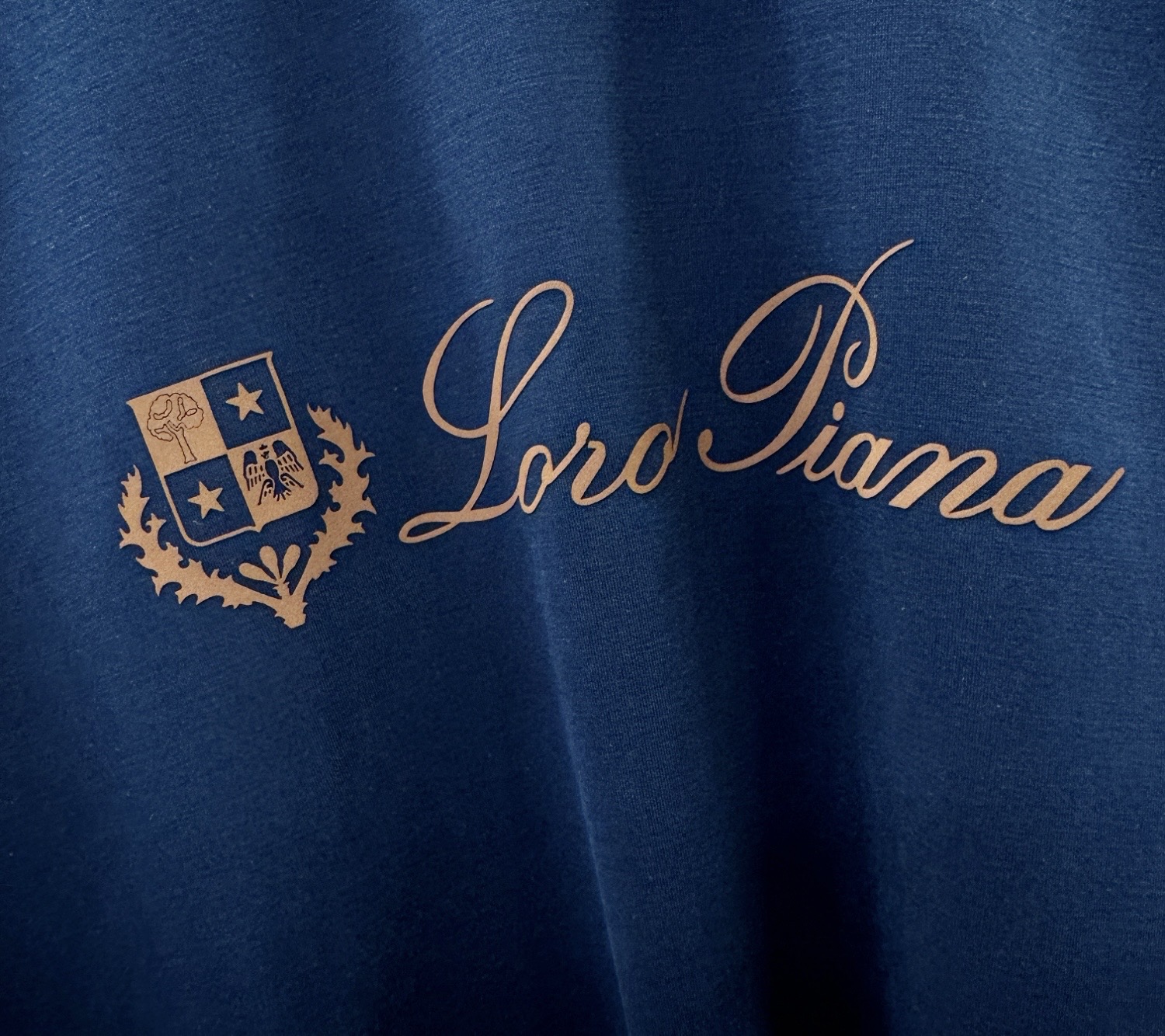 套装 Loro Piana诺悠翩雅 2026新款休闲套装，细节精致高级，高级感满满。定制高端面料，上身挺