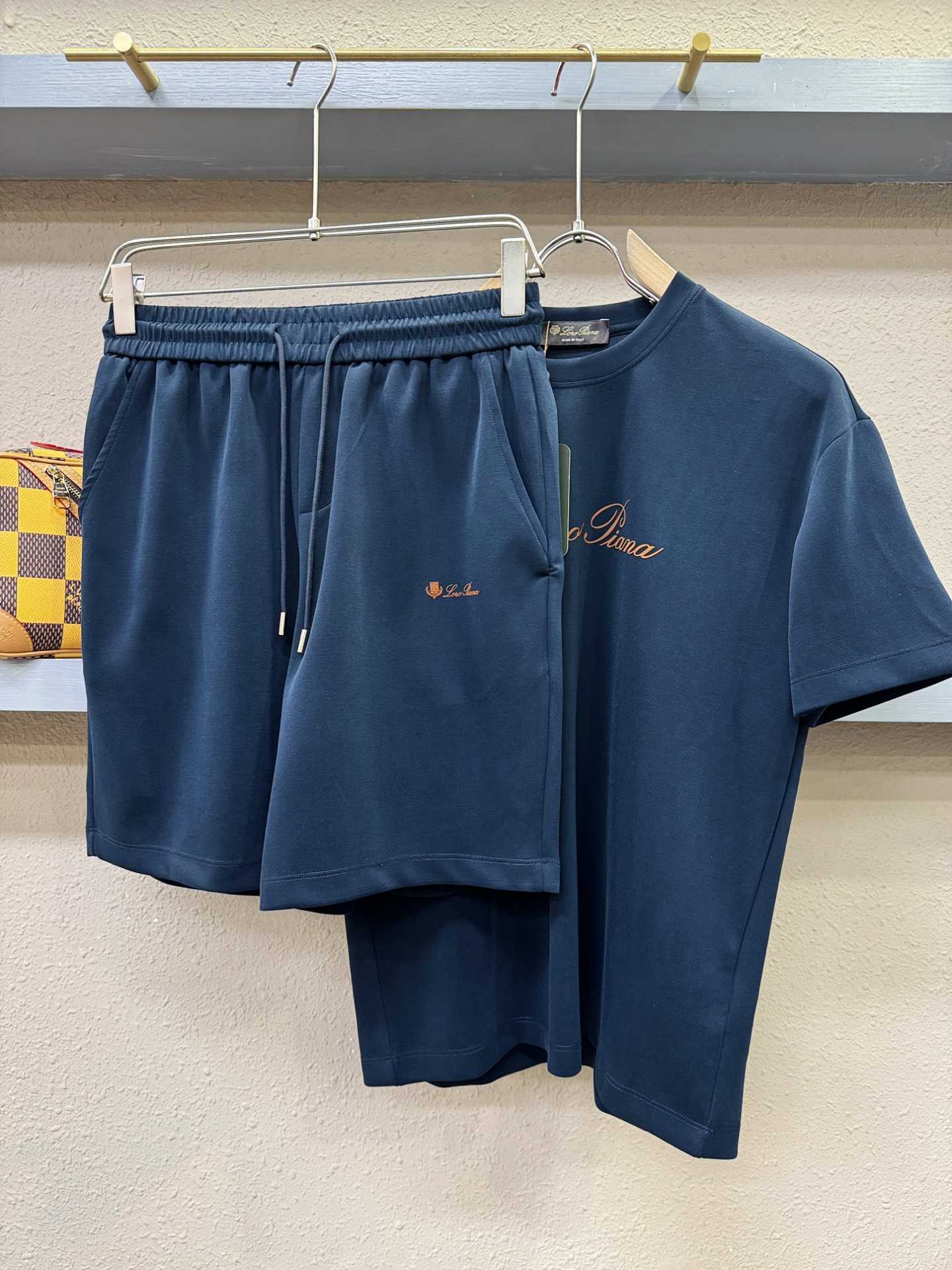 套装 Loro Piana诺悠翩雅 2026新款休闲套装，细节精致高级，高级感满满。定制高端面料，上身挺