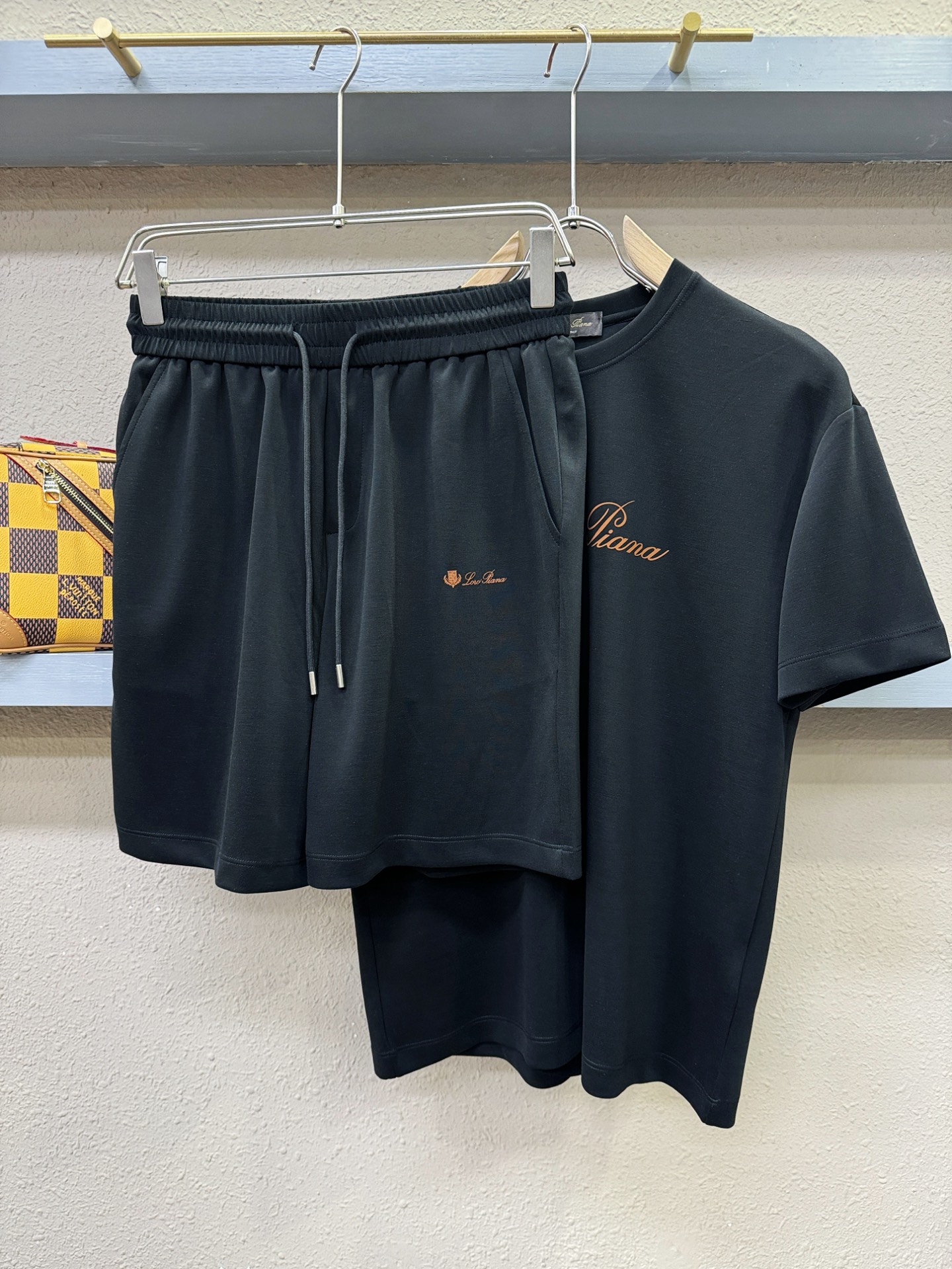套装 Loro Piana诺悠翩雅 2026新款休闲套装，细节精致高级，高级感满满。定制高端面料，上身挺