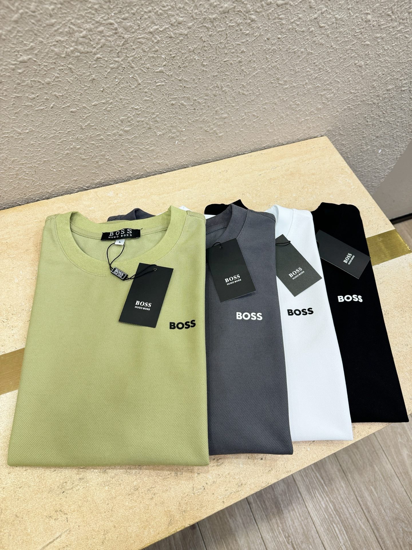 Boss 2026新款短袖T恤！走秀图案时尚休闲短袖T恤衫！设计logo设计！极具设计精选客供面料，手感