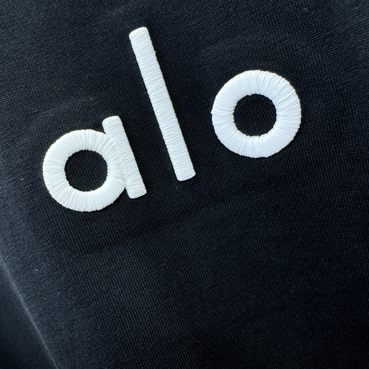 ALO 2026新款短袖T恤！走秀图案时尚休闲短袖T恤衫！设计logo设计！极具设计精选客供面料，手感柔