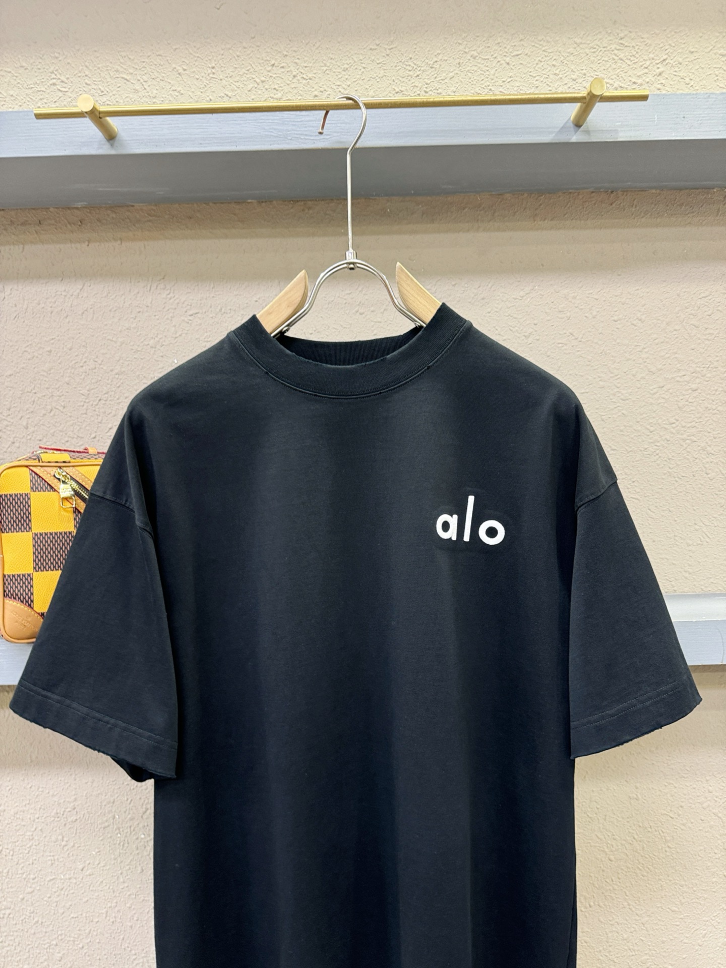 ALO 2026新款短袖T恤！走秀图案时尚休闲短袖T恤衫！设计logo设计！极具设计精选客供面料，手感柔