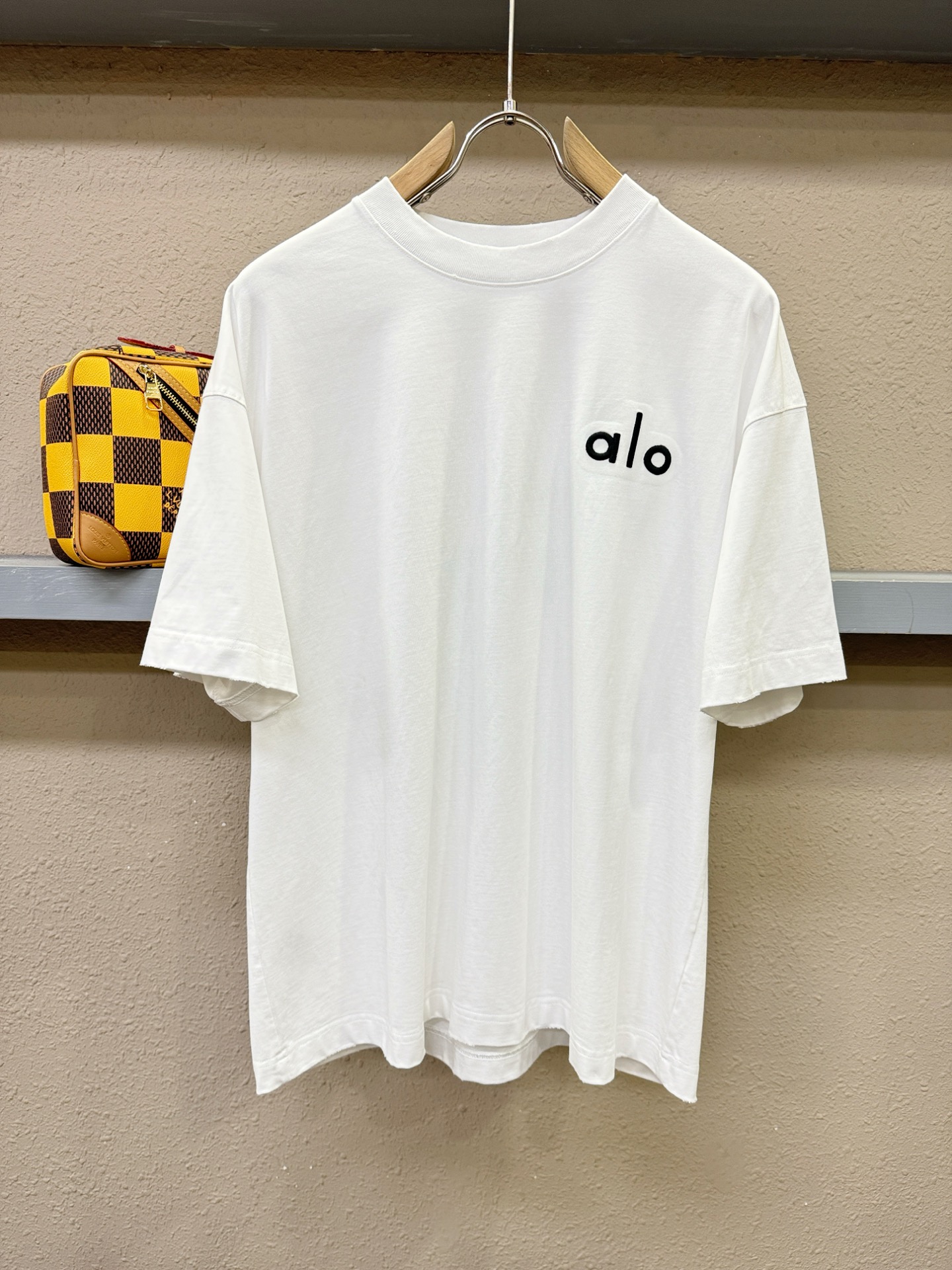 ALO 2026新款短袖T恤！走秀图案时尚休闲短袖T恤衫！设计logo设计！极具设计精选客供面料，手感柔