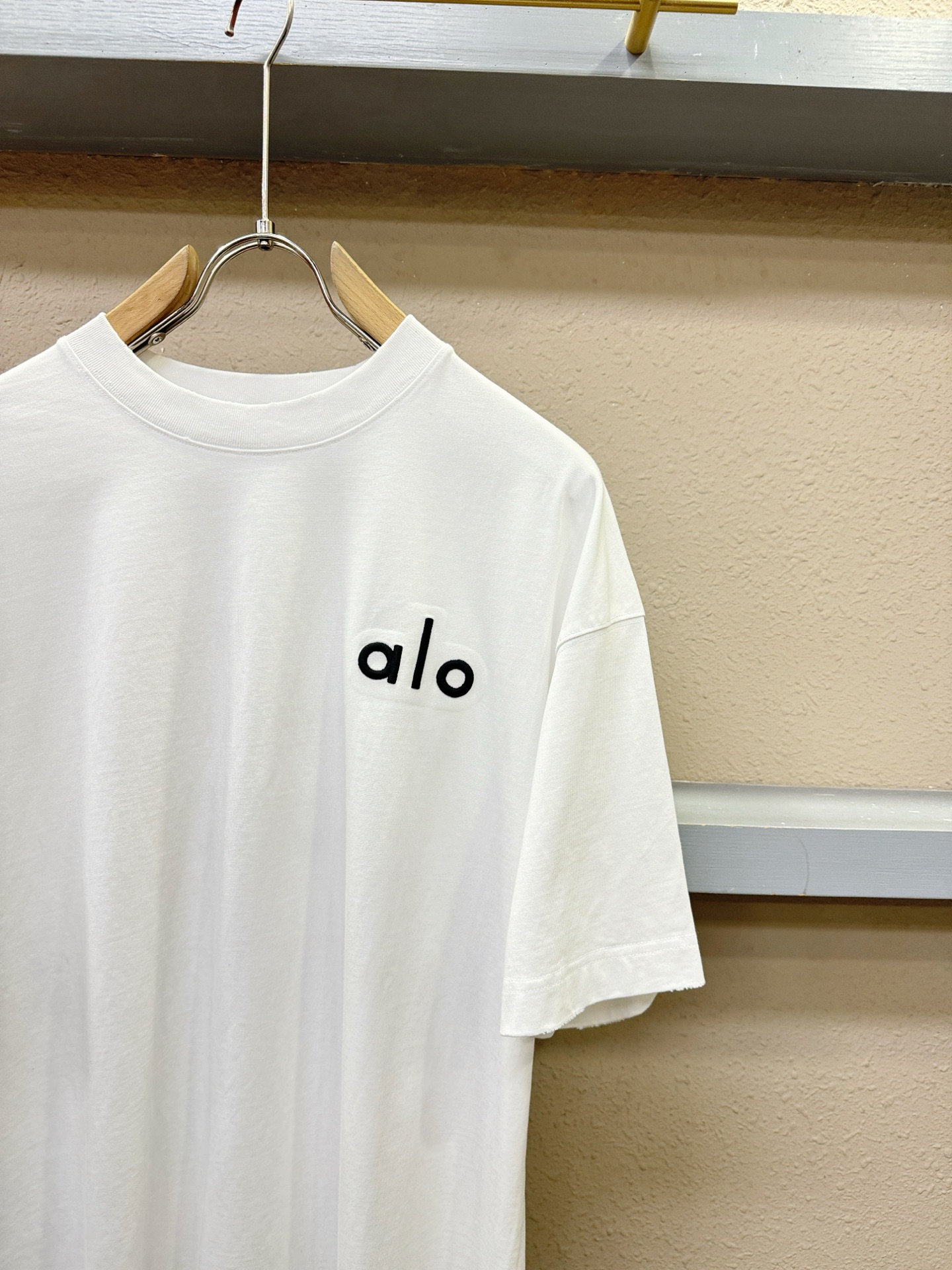 ALO 2026新款短袖T恤！走秀图案时尚休闲短袖T恤衫！设计logo设计！极具设计精选客供面料，手感柔