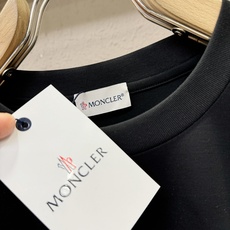 (最大可穿240斤) Moncler蒙口 2026春夏新款短袖T恤!走秀图案时尚休闲短袖T恤衫!设计l (最大可穿240斤) Moncler蒙口 2026春夏新款短袖T恤!走秀图案时尚休闲短袖T恤衫!设计l