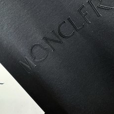 (最大可穿240斤) Moncler蒙口 2026春夏新款短袖T恤!走秀图案时尚休闲短袖T恤衫!设计l (最大可穿240斤) Moncler蒙口 2026春夏新款短袖T恤!走秀图案时尚休闲短袖T恤衫!设计l