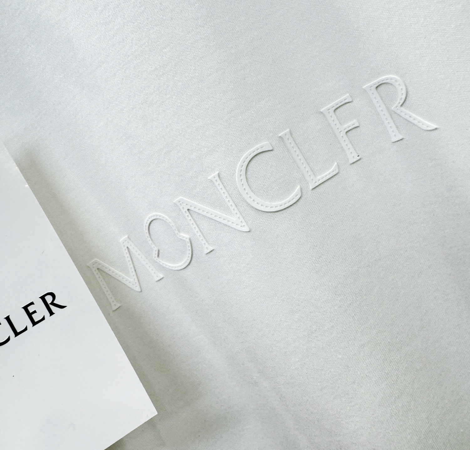 (最大可穿240斤)  Moncler蒙口 2026春夏新款短袖T恤！走秀图案时尚休闲短袖T恤衫！设计l