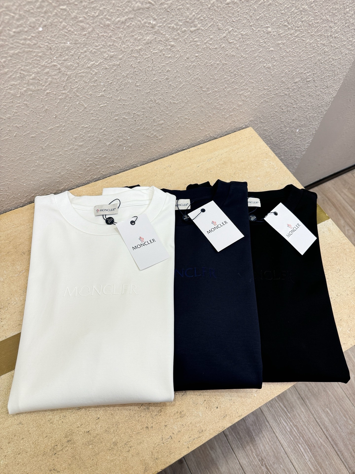 (最大可穿240斤)  Moncler蒙口 2026春夏新款短袖T恤！走秀图案时尚休闲短袖T恤衫！设计l