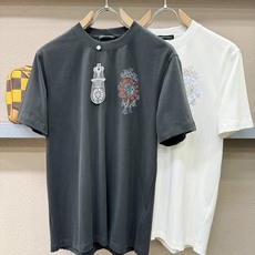 (最大可穿240斤) CHROME HEARTS 克罗心 2026春夏新款短袖T恤!走秀图案时尚休闲短袖 (最大可穿240斤) CHROME HEARTS 克罗心 2026春夏新款短袖T恤!走秀图案时尚休闲短袖