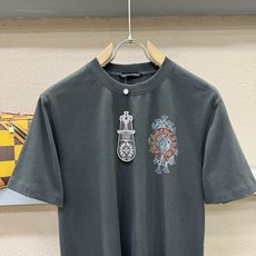 (最大可穿240斤) CHROME HEARTS 克罗心 2026春夏新款短袖T恤!走秀图案时尚休闲短袖 (最大可穿240斤) CHROME HEARTS 克罗心 2026春夏新款短袖T恤!走秀图案时尚休闲短袖