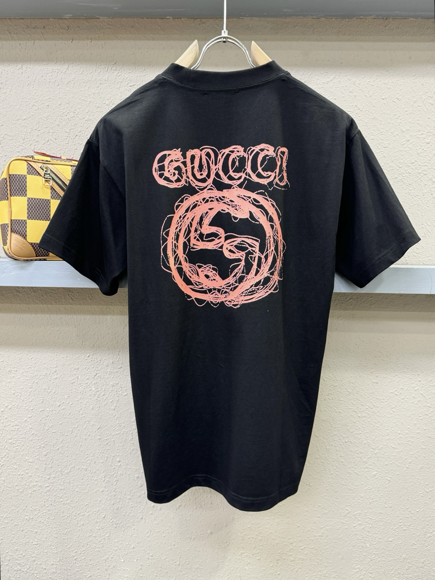 Gucci古奇 2026新款短袖T恤！男女同款！走秀图案时尚休闲短袖T恤衫！设计logo设计！极具设计精