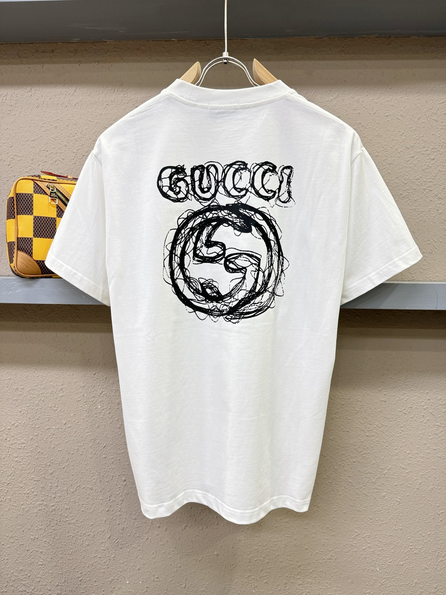 Gucci古奇 2026新款短袖T恤！男女同款！走秀图案时尚休闲短袖T恤衫！设计logo设计！极具设计精