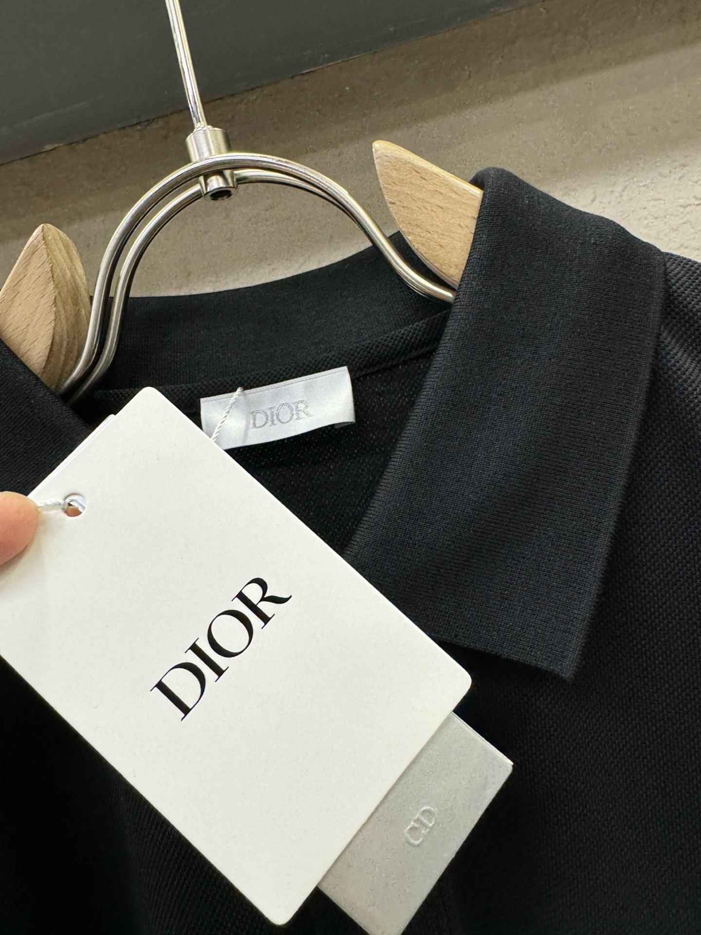 Dior迪奥 2026春夏新款首发专柜最新款翻领短袖，高端订制 设计前卫时尚！品牌logo重工艺设计 手