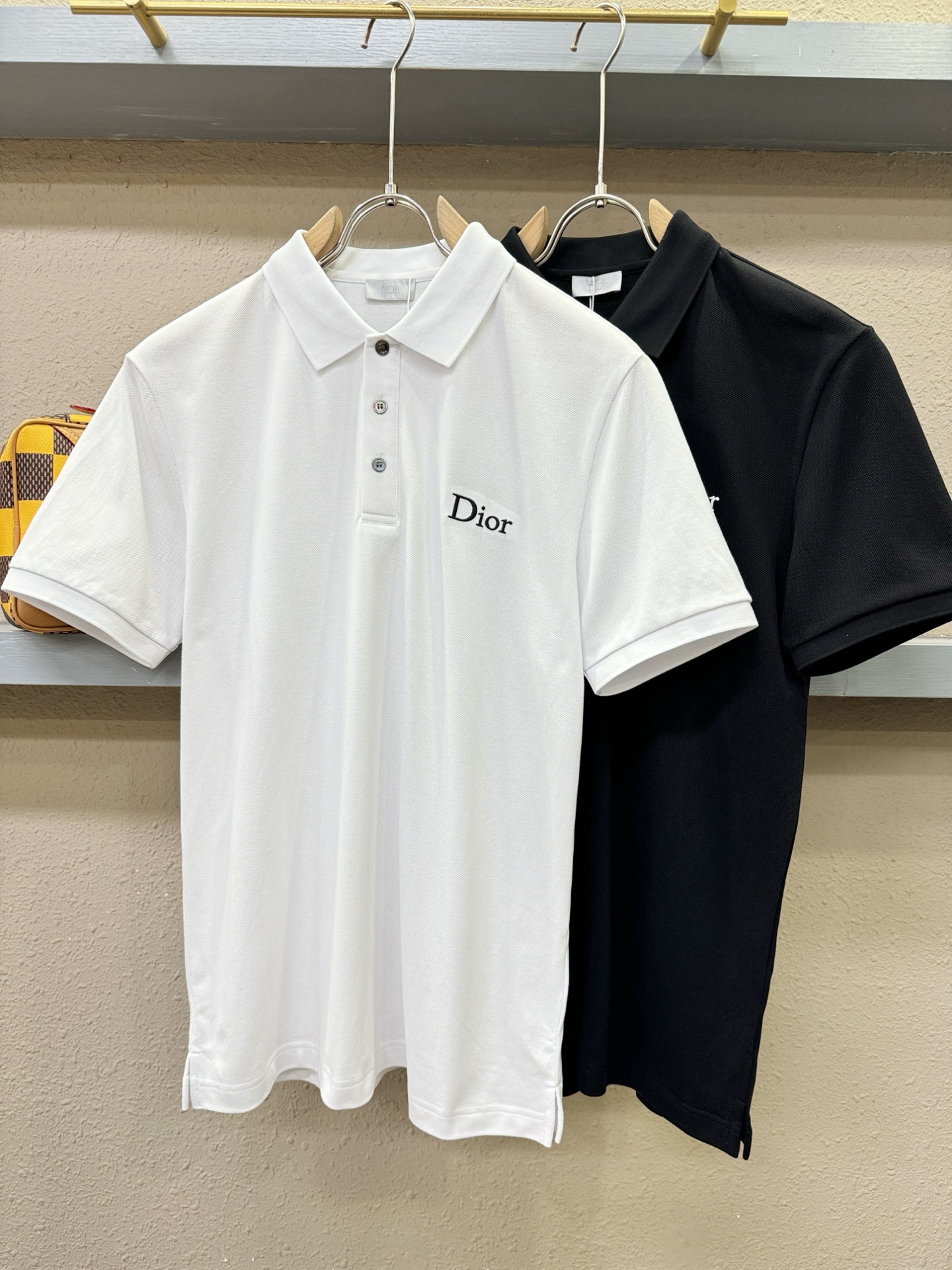 Dior迪奥 2026春夏新款首发专柜最新款翻领短袖，高端订制 设计前卫时尚！品牌logo重工艺设计 手