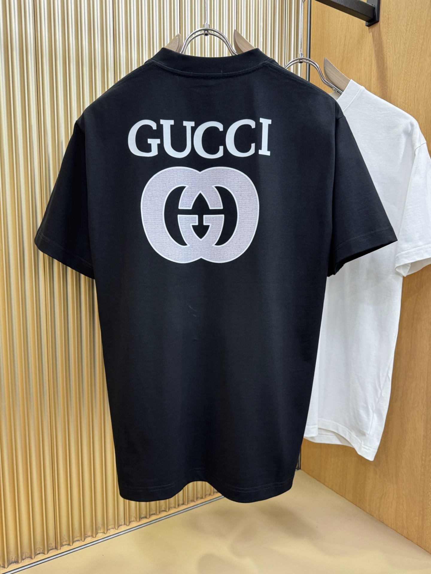 Gucci古奇2026新款短袖T恤！男女同款！走秀图案时尚休闲短袖T恤衫！设计logo设计！极具设计精选