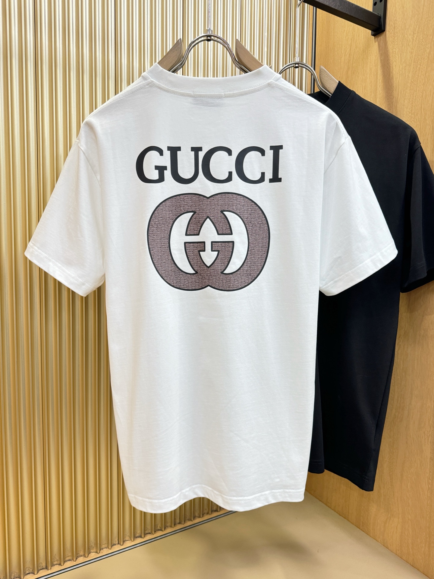 Gucci古奇2026新款短袖T恤！男女同款！走秀图案时尚休闲短袖T恤衫！设计logo设计！极具设计精选