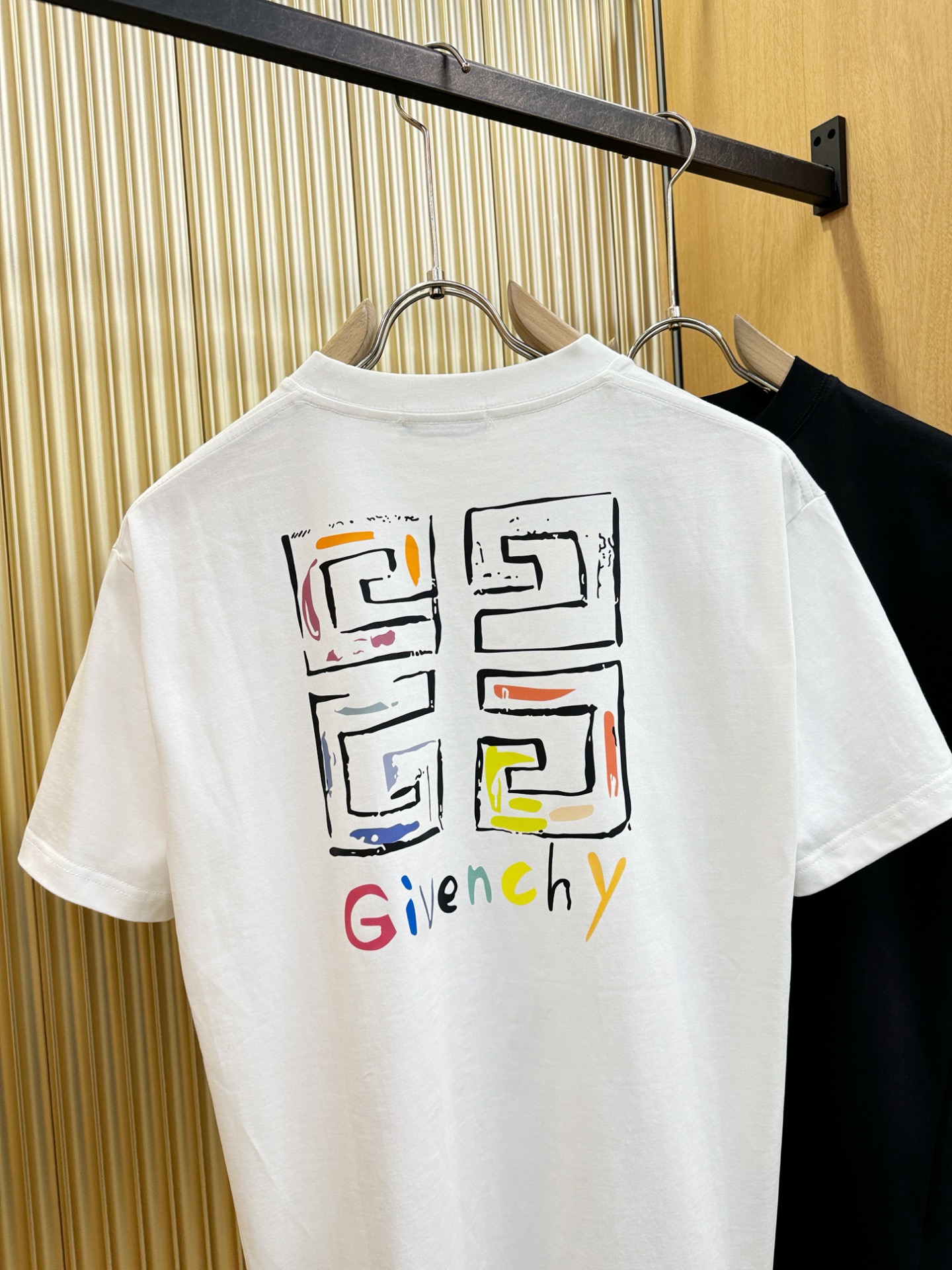 Givenchy 纪梵希 2026新款短袖T恤！男女同款！走秀图案时尚休闲短袖T恤衫！设计logo设计！