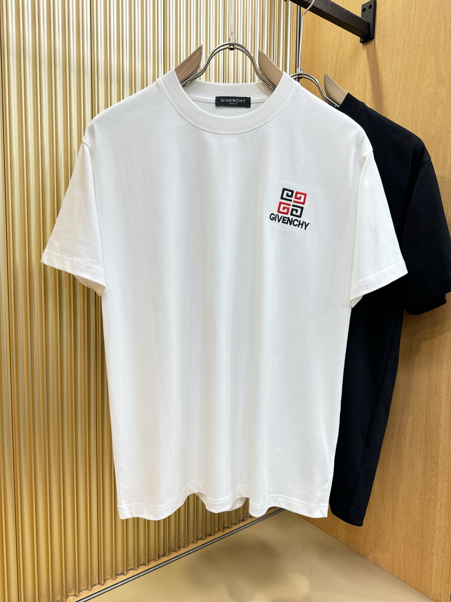 Givenchy 纪梵希 2026新款短袖T恤！男女同款！走秀图案时尚休闲短袖T恤衫！设计logo设计！