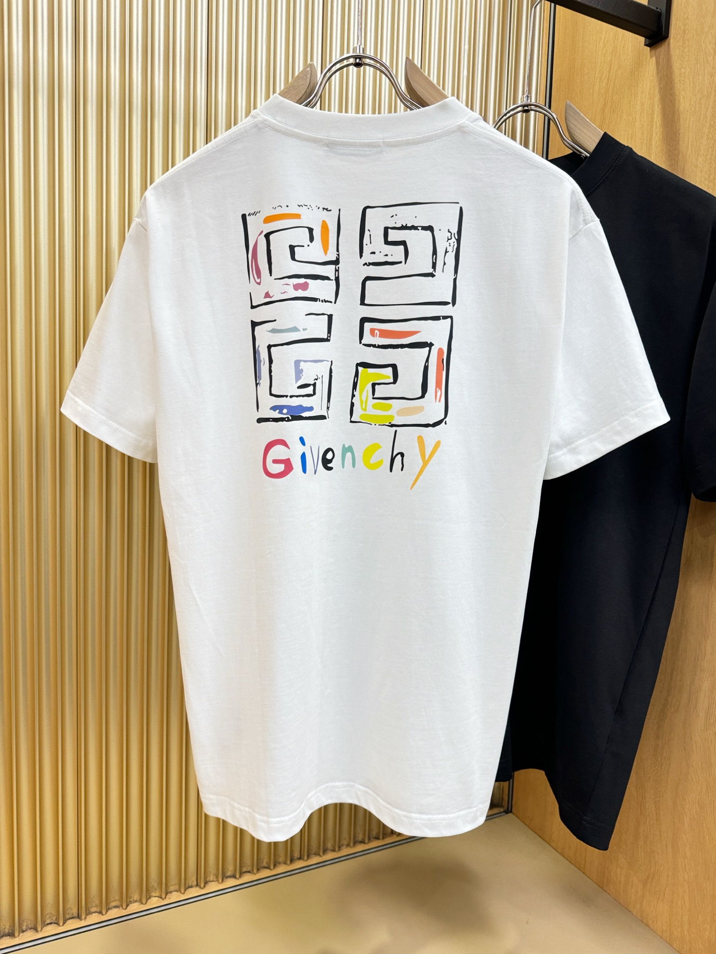 Givenchy 纪梵希 2026新款短袖T恤！男女同款！走秀图案时尚休闲短袖T恤衫！设计logo设计！