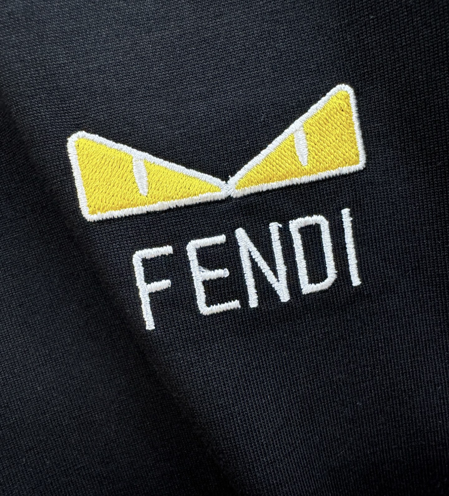 FENDI 芬迪 2026新款短袖T恤！男女同款！走秀图案时尚休闲短袖T恤衫！设计logo设计！极具设计
