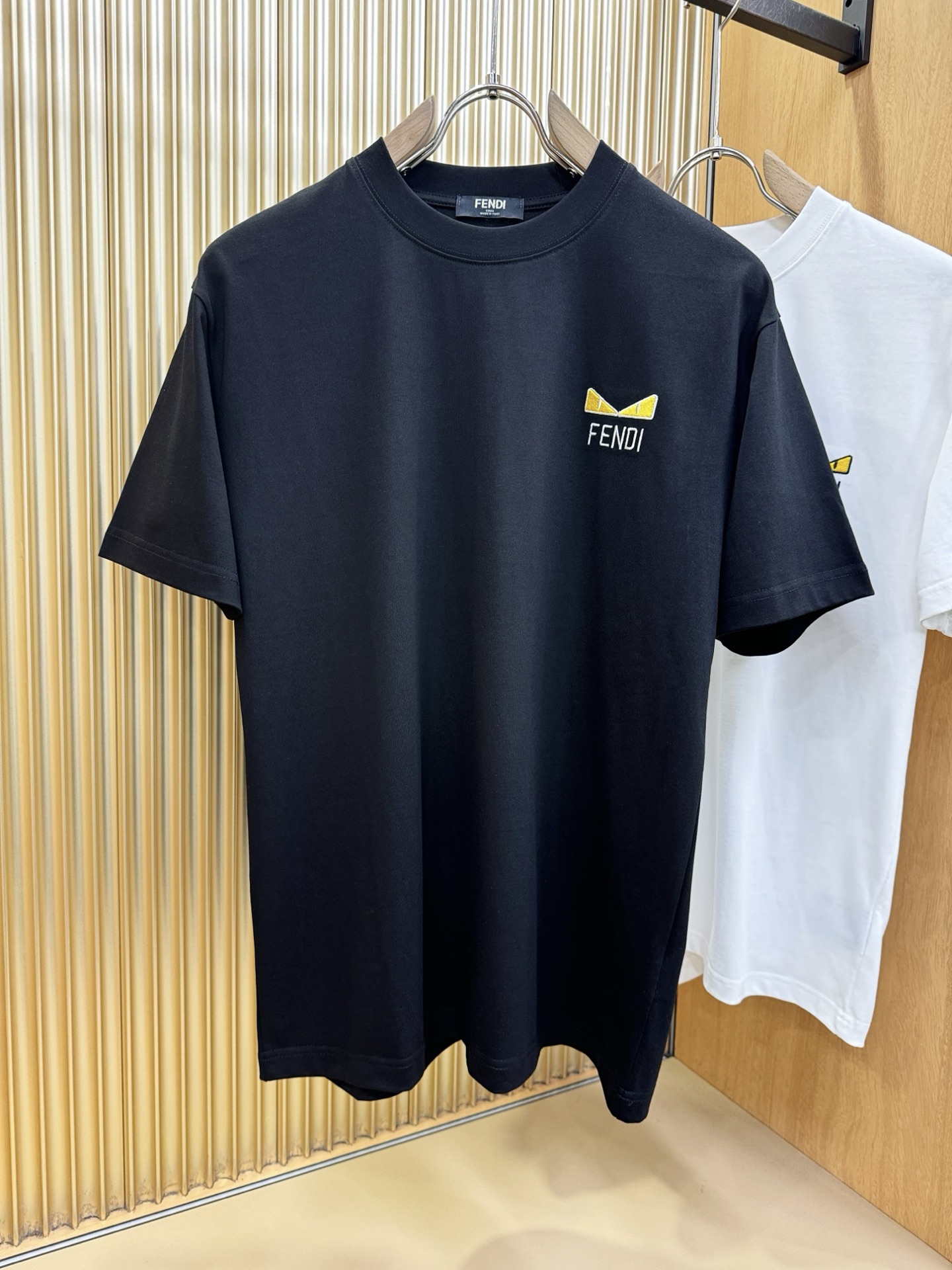 FENDI 芬迪 2026新款短袖T恤！男女同款！走秀图案时尚休闲短袖T恤衫！设计logo设计！极具设计