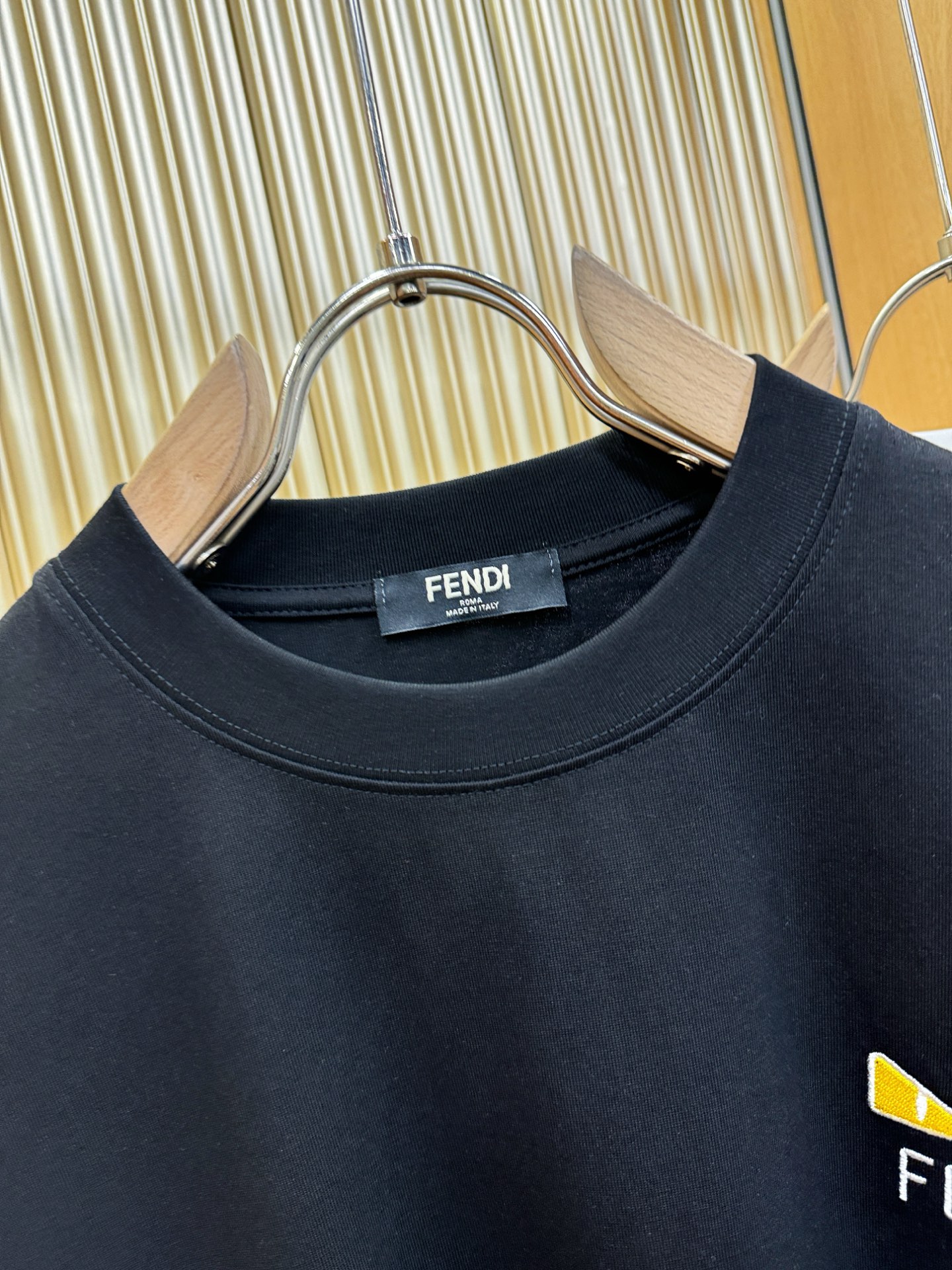 FENDI 芬迪 2026新款短袖T恤！男女同款！走秀图案时尚休闲短袖T恤衫！设计logo设计！极具设计