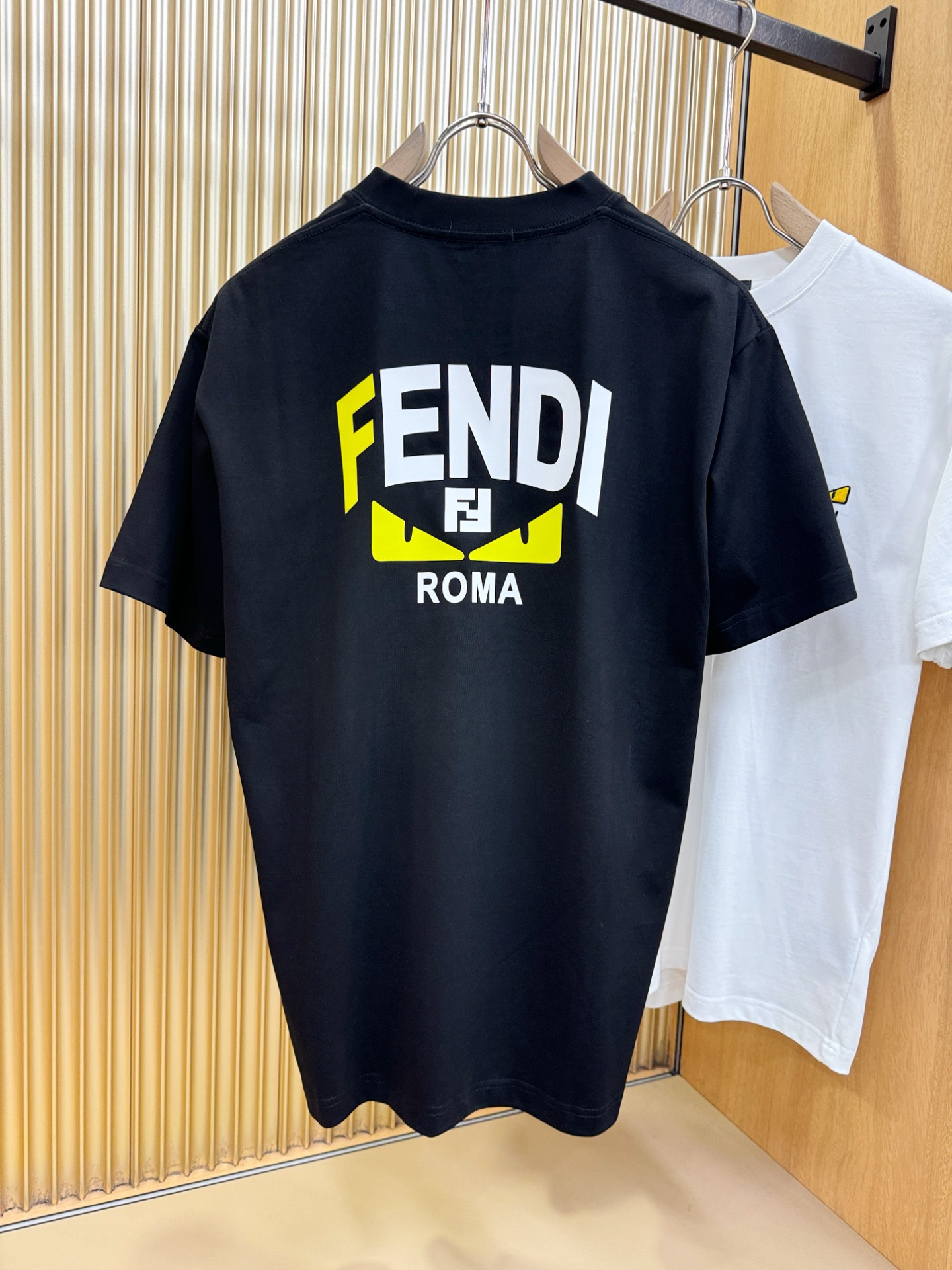 FENDI 芬迪 2026新款短袖T恤！男女同款！走秀图案时尚休闲短袖T恤衫！设计logo设计！极具设计