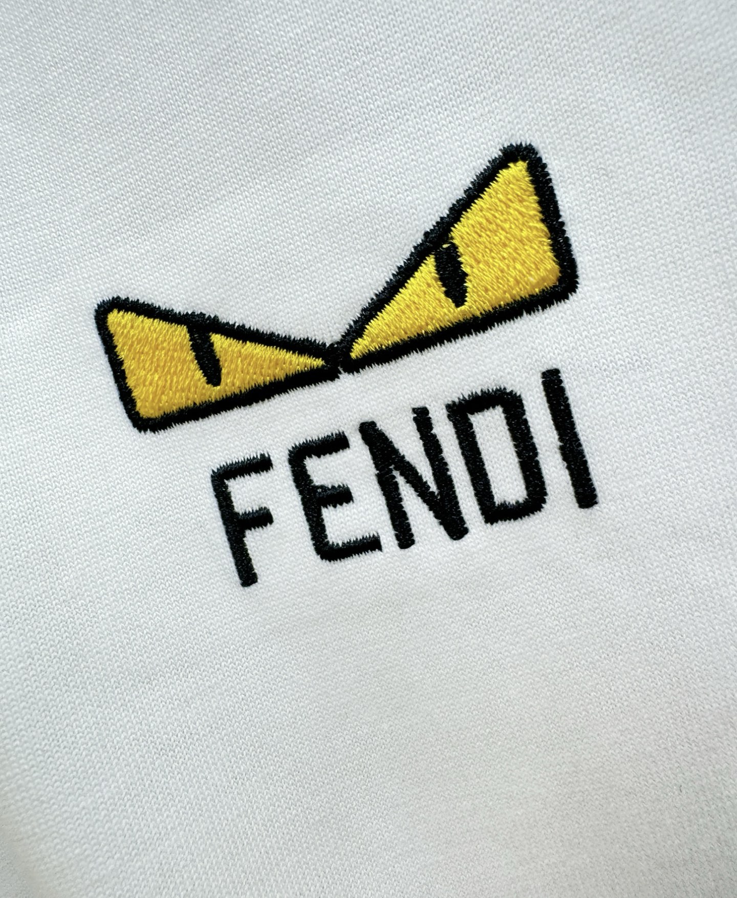 FENDI 芬迪 2026新款短袖T恤！男女同款！走秀图案时尚休闲短袖T恤衫！设计logo设计！极具设计