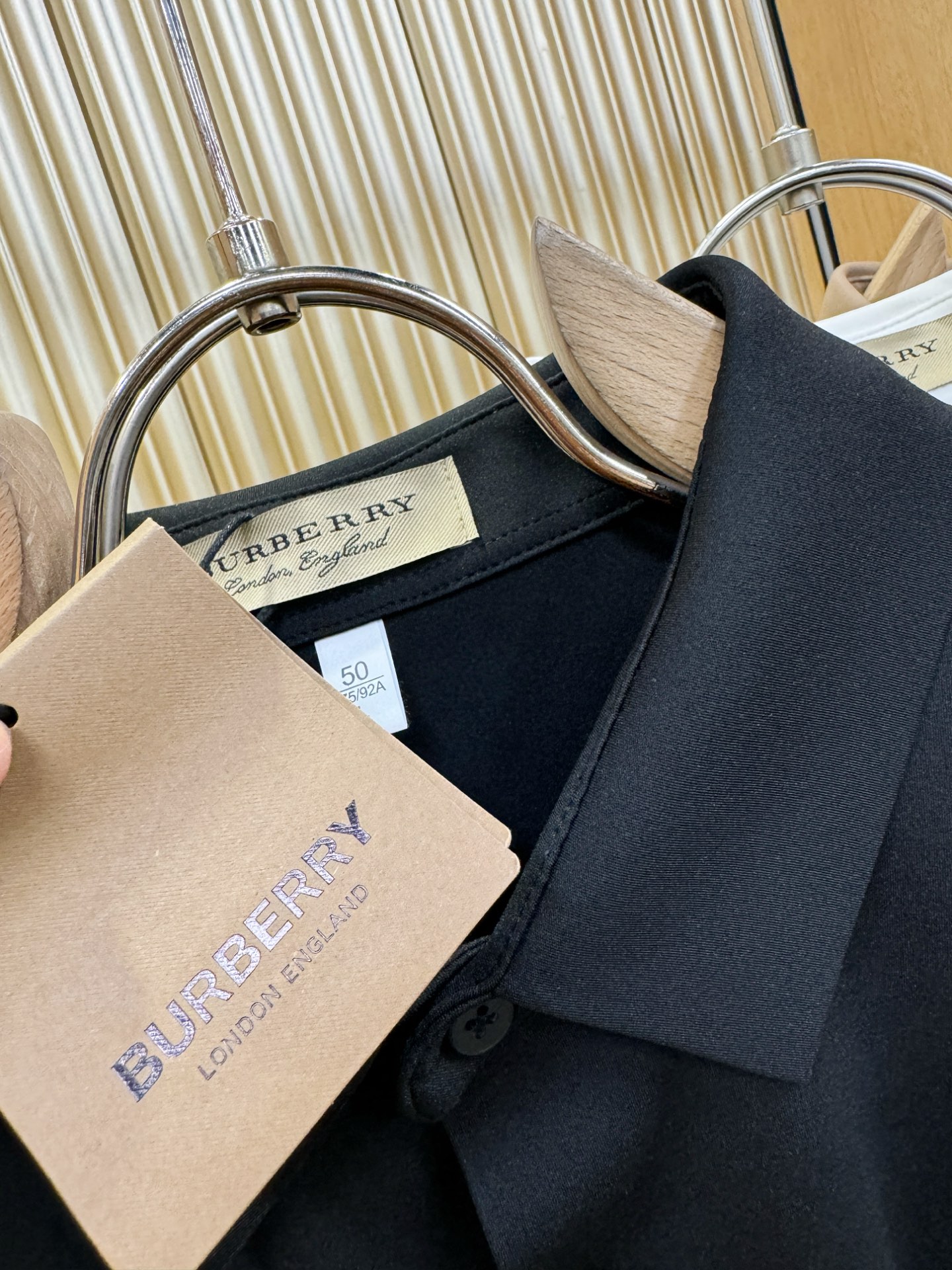 BURBERRY巴宝莉 2026新款衬衣,贸易公司渠道稀出,领先官网发售!经典休闲衬衫搭配独特的设计,简洁干净、经典时 BURBERRY巴宝莉 2026新款衬衣,贸易公司渠道稀出,领先官网发售!经典休闲衬衫搭配独特的设计,简洁干净、经典时