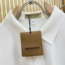 BURBERRY巴宝莉 2026新款衬衣,贸易公司渠道稀出,领先官网发售!经典休闲衬衫搭配独特的设计,简洁干净、经典时 BURBERRY巴宝莉 2026新款衬衣,贸易公司渠道稀出,领先官网发售!经典休闲衬衫搭配独特的设计,简洁干净、经典时