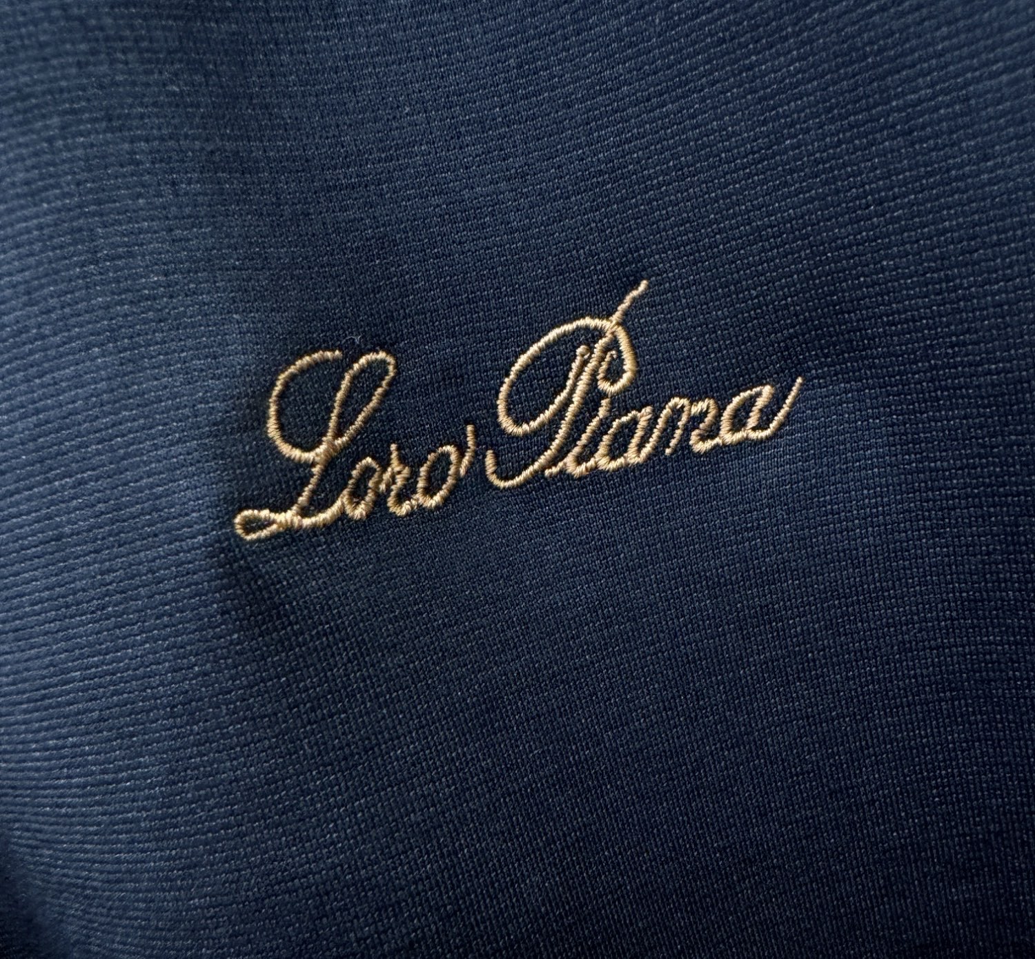 Loro Piana诺悠翩雅 顶级品质 2026新品短袖！原版定制面料，手感柔软。顶级进口私货，时尚设计