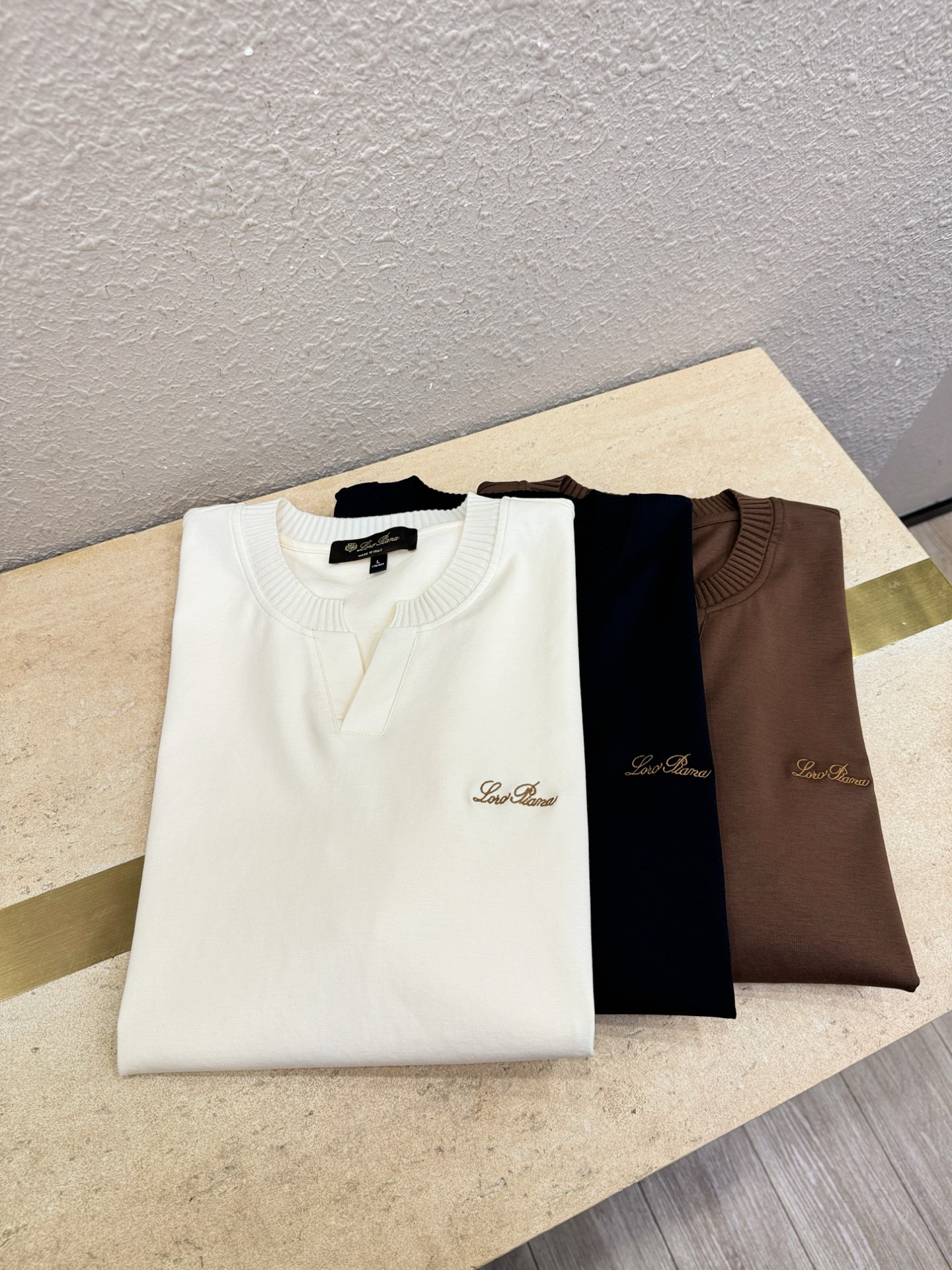 Loro Piana诺悠翩雅 顶级品质 2026新品短袖！原版定制面料，手感柔软。顶级进口私货，时尚设计