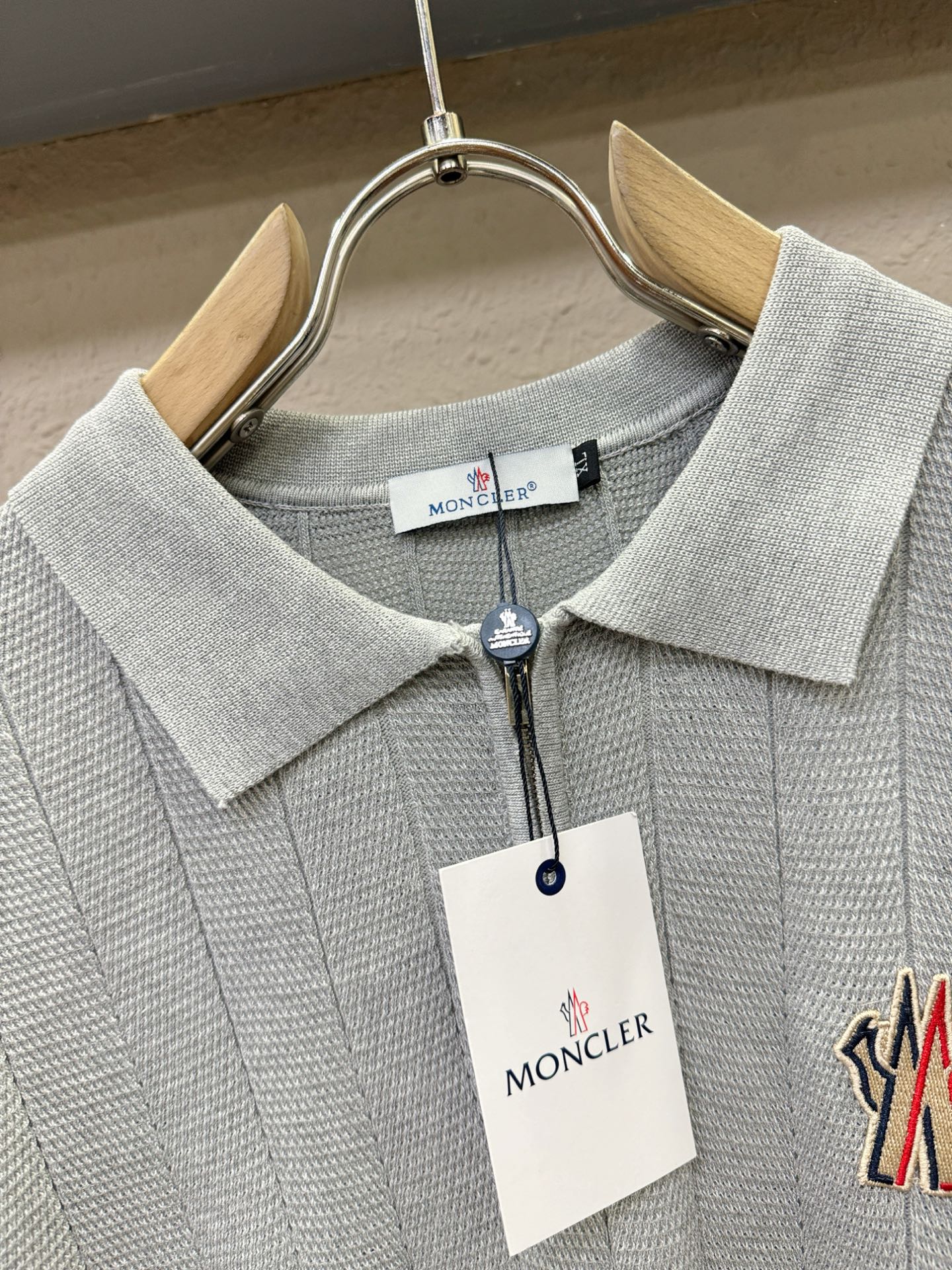 Moncler蒙口 2026春夏新品针织短袖，翻领针织面料，手感柔软。顶级进口私货，时尚设计潮流短袖针织