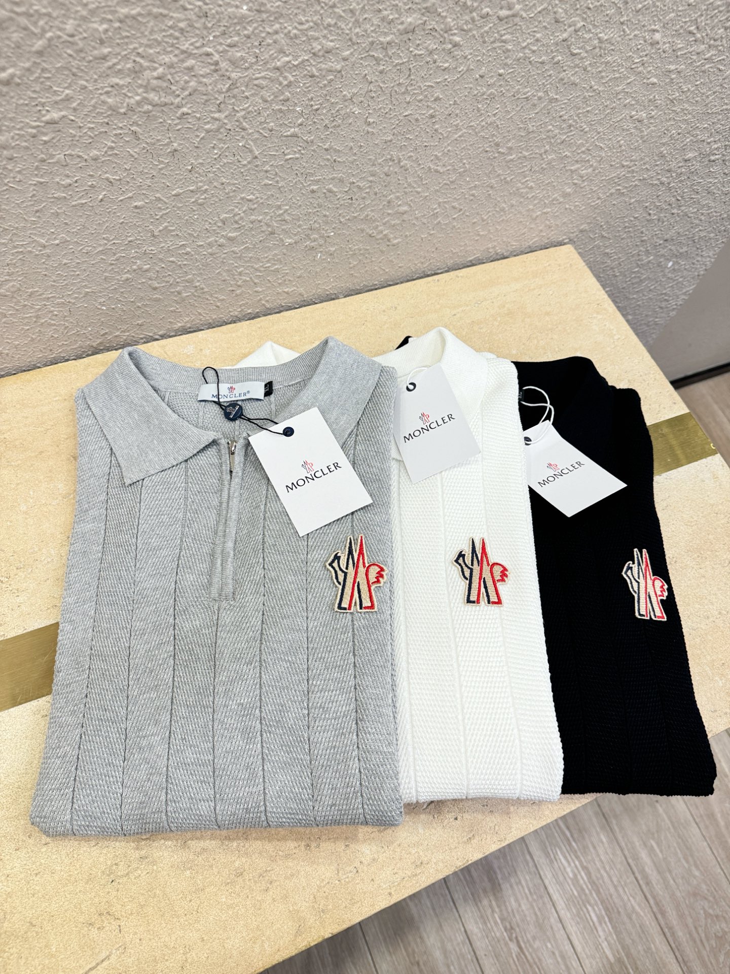 Moncler蒙口 2026春夏新品针织短袖，翻领针织面料，手感柔软。顶级进口私货，时尚设计潮流短袖针织