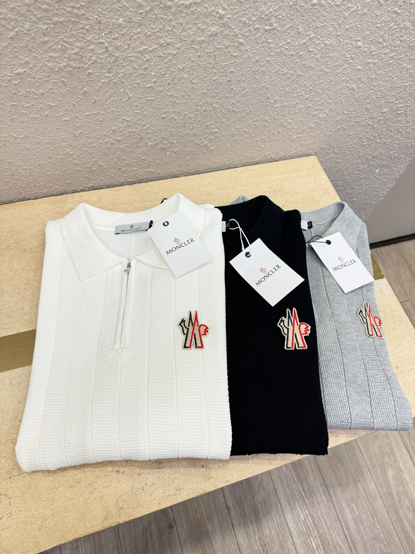 Moncler蒙口 2026春夏新品针织短袖，翻领针织面料，手感柔软。顶级进口私货，时尚设计潮流短袖针织