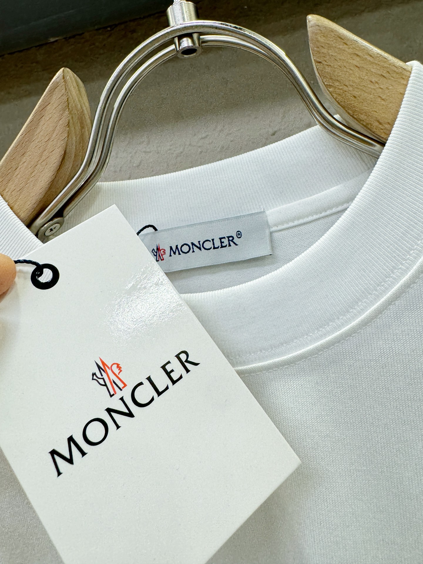 Moncler蒙口 2026新款短袖T恤！男女同款！走秀图案时尚休闲短袖T恤衫！设计logo设计！极具设