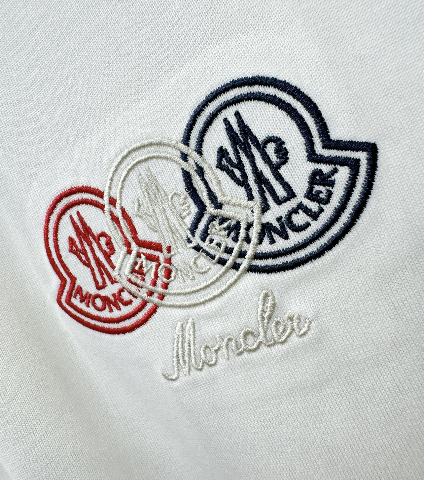 Moncler蒙口 2026新款短袖T恤！男女同款！走秀图案时尚休闲短袖T恤衫！设计logo设计！极具设