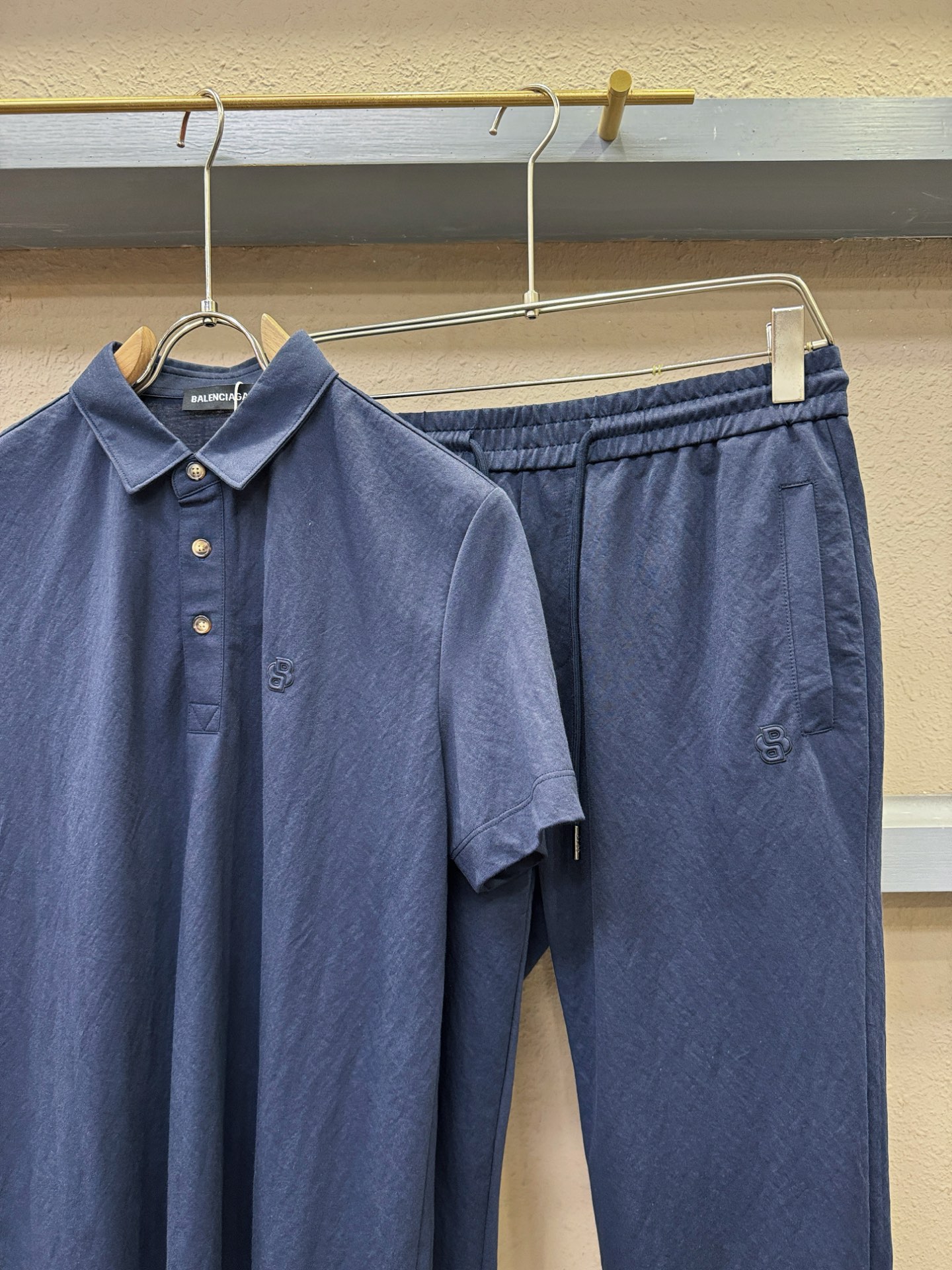 Balenciaga巴黎世家 2026春夏专柜同款棉麻套装，棉麻面料，自带的麻结肌理，让整体布面更有质感