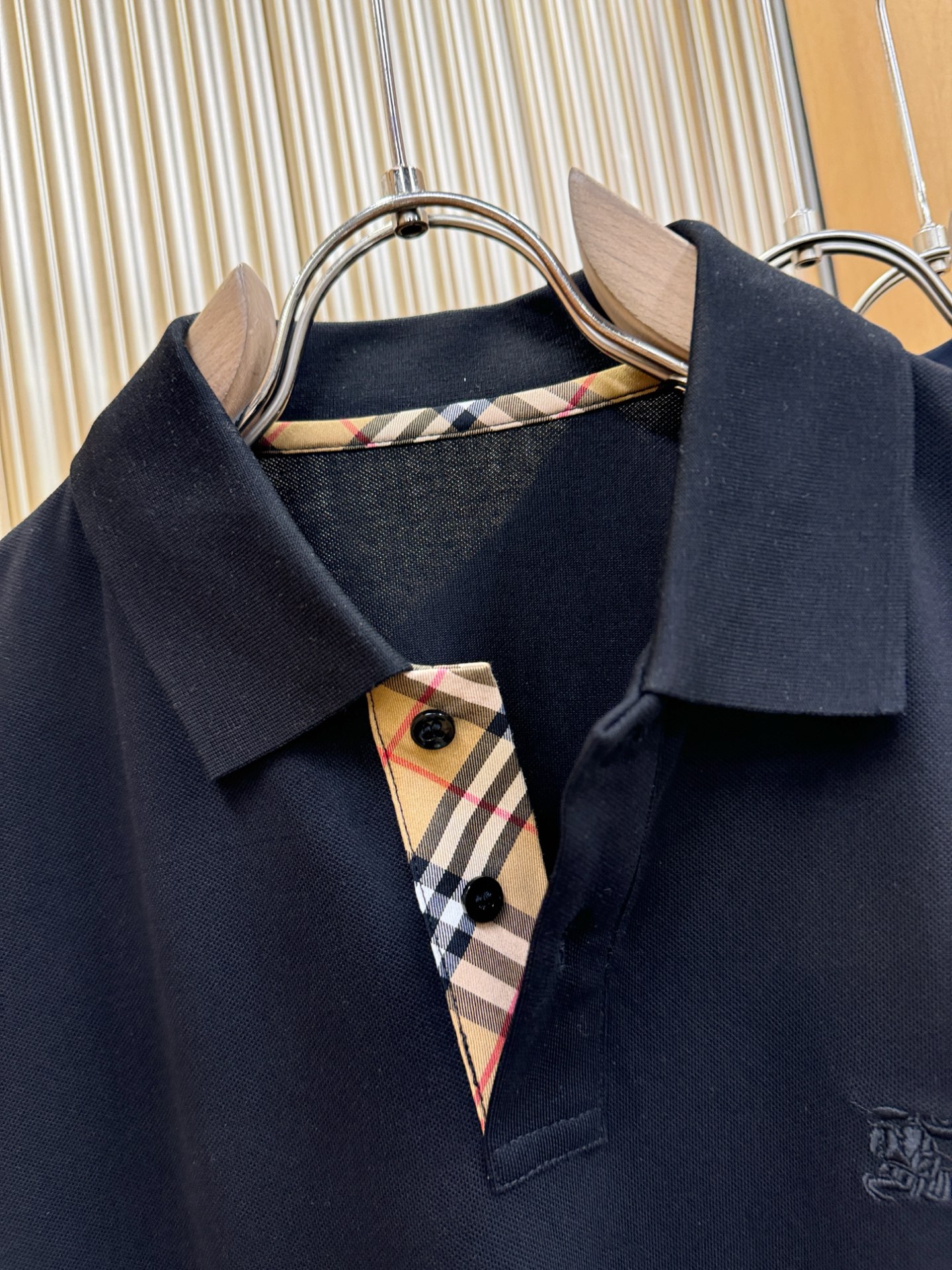 BURBERRY巴宝莉 2026春夏新款首发专柜最新款翻领短袖，丝光珠地棉面料，高端订制 设计前卫时尚！