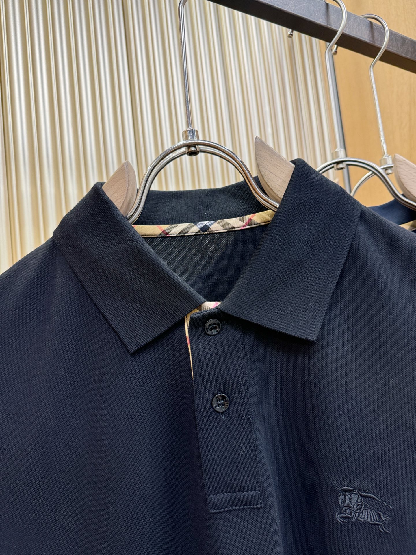 BURBERRY巴宝莉 2026春夏新款首发专柜最新款翻领短袖，丝光珠地棉面料，高端订制 设计前卫时尚！