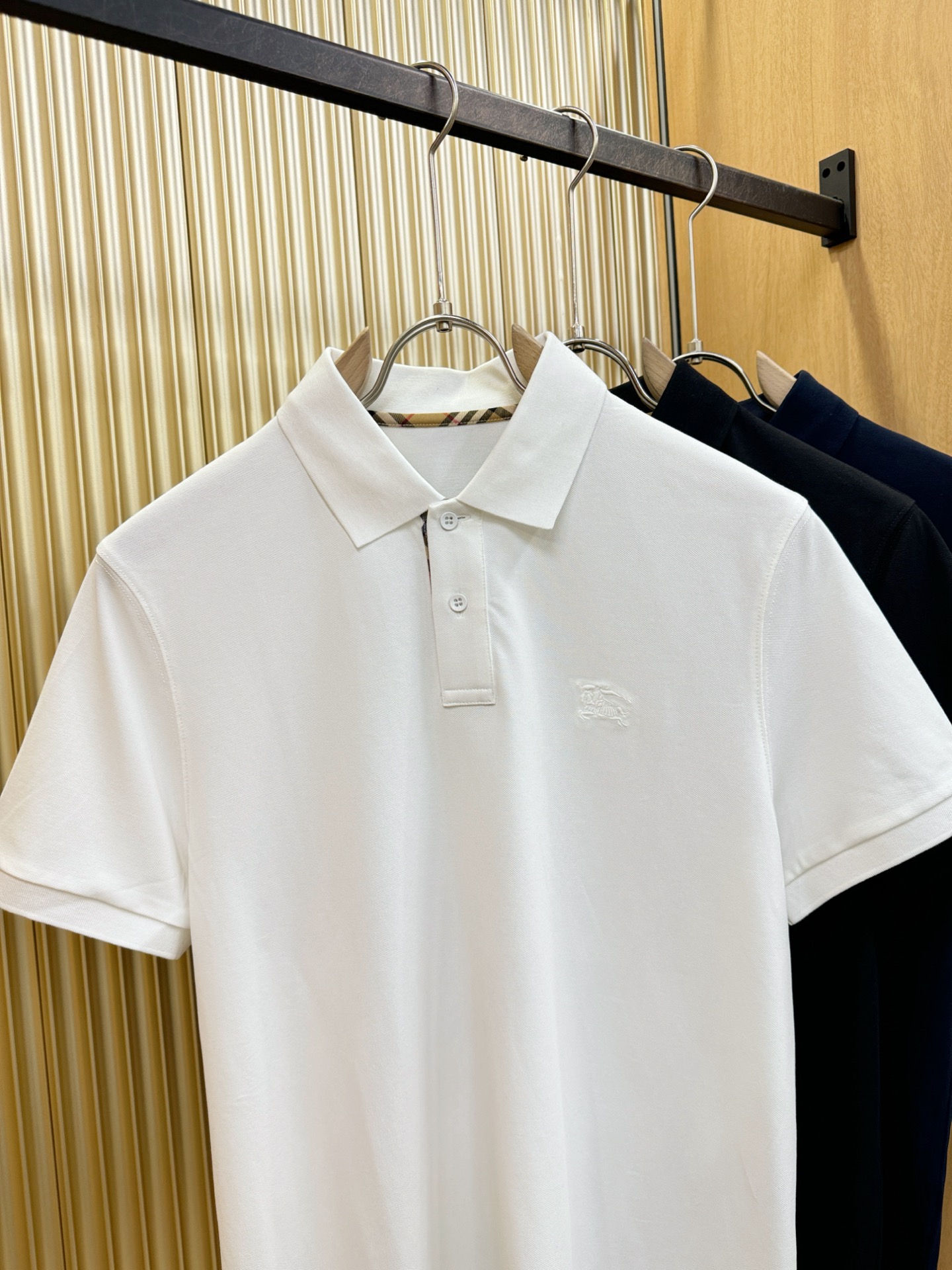 BURBERRY巴宝莉 2026春夏新款首发专柜最新款翻领短袖，丝光珠地棉面料，高端订制 设计前卫时尚！