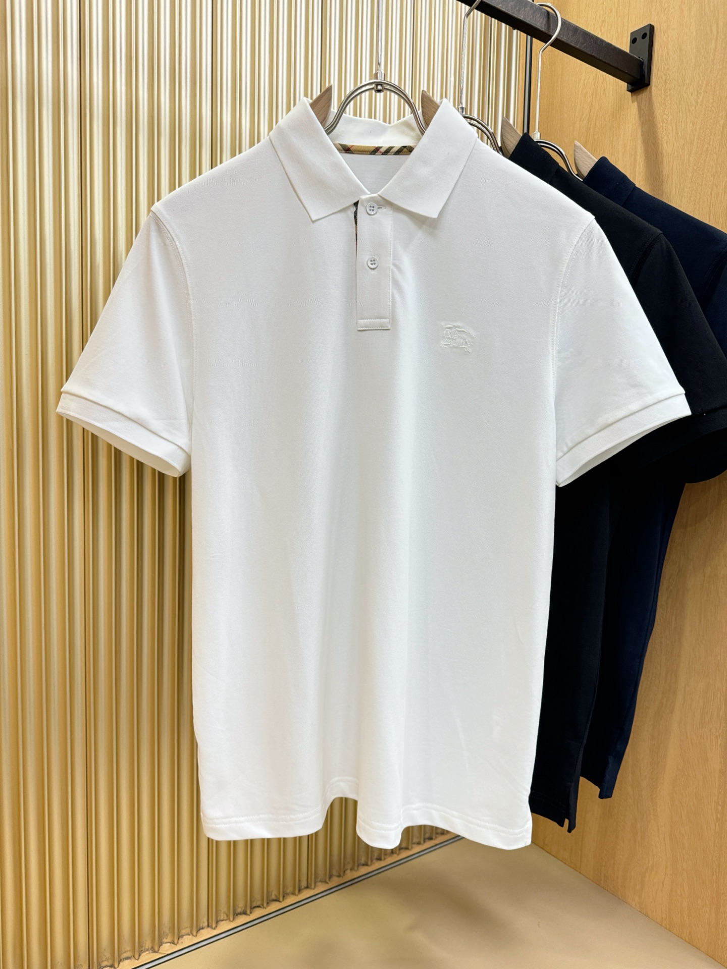 BURBERRY巴宝莉 2026春夏新款首发专柜最新款翻领短袖，丝光珠地棉面料，高端订制 设计前卫时尚！