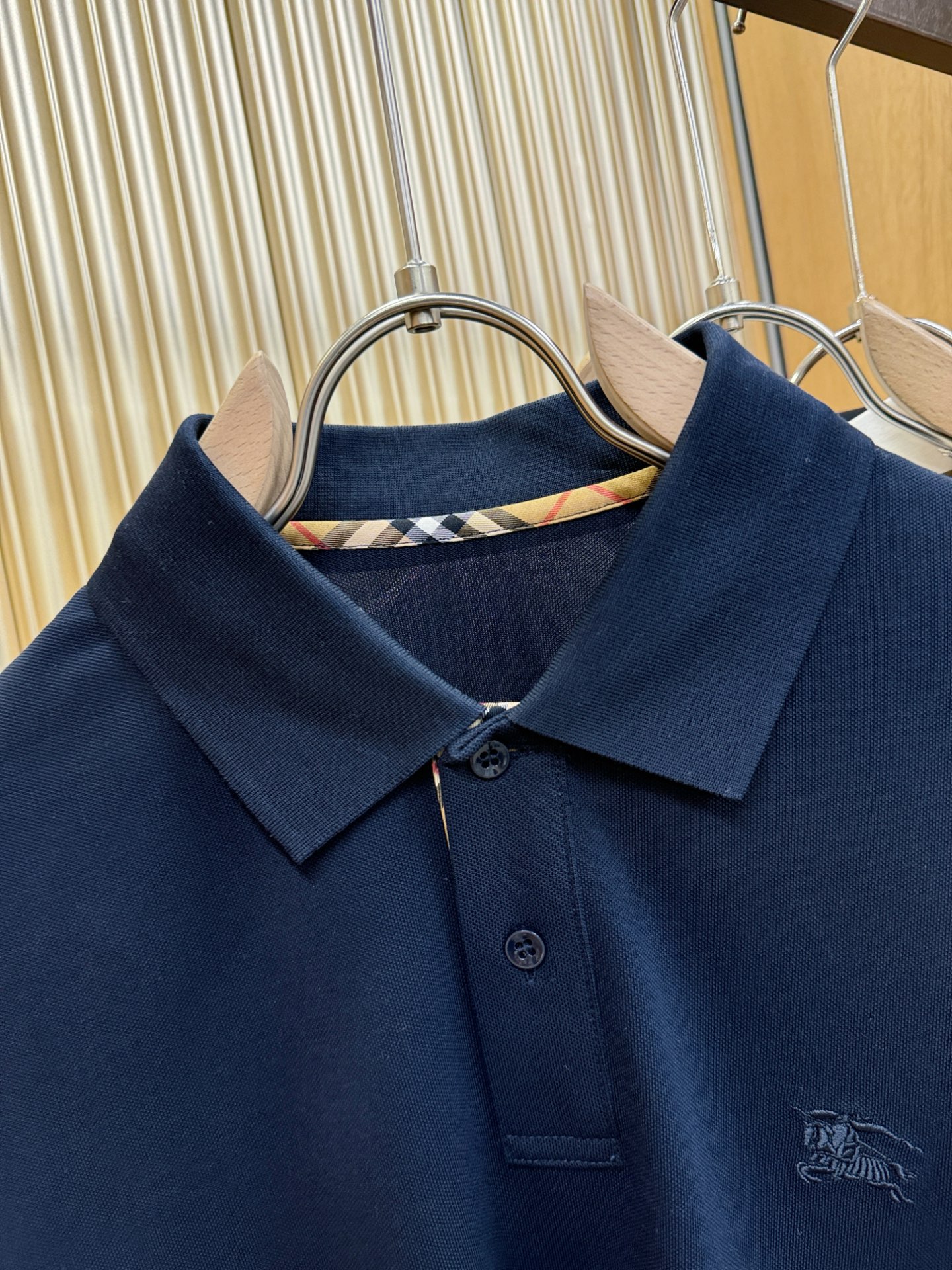 BURBERRY巴宝莉 2026春夏新款首发专柜最新款翻领短袖，丝光珠地棉面料，高端订制 设计前卫时尚！